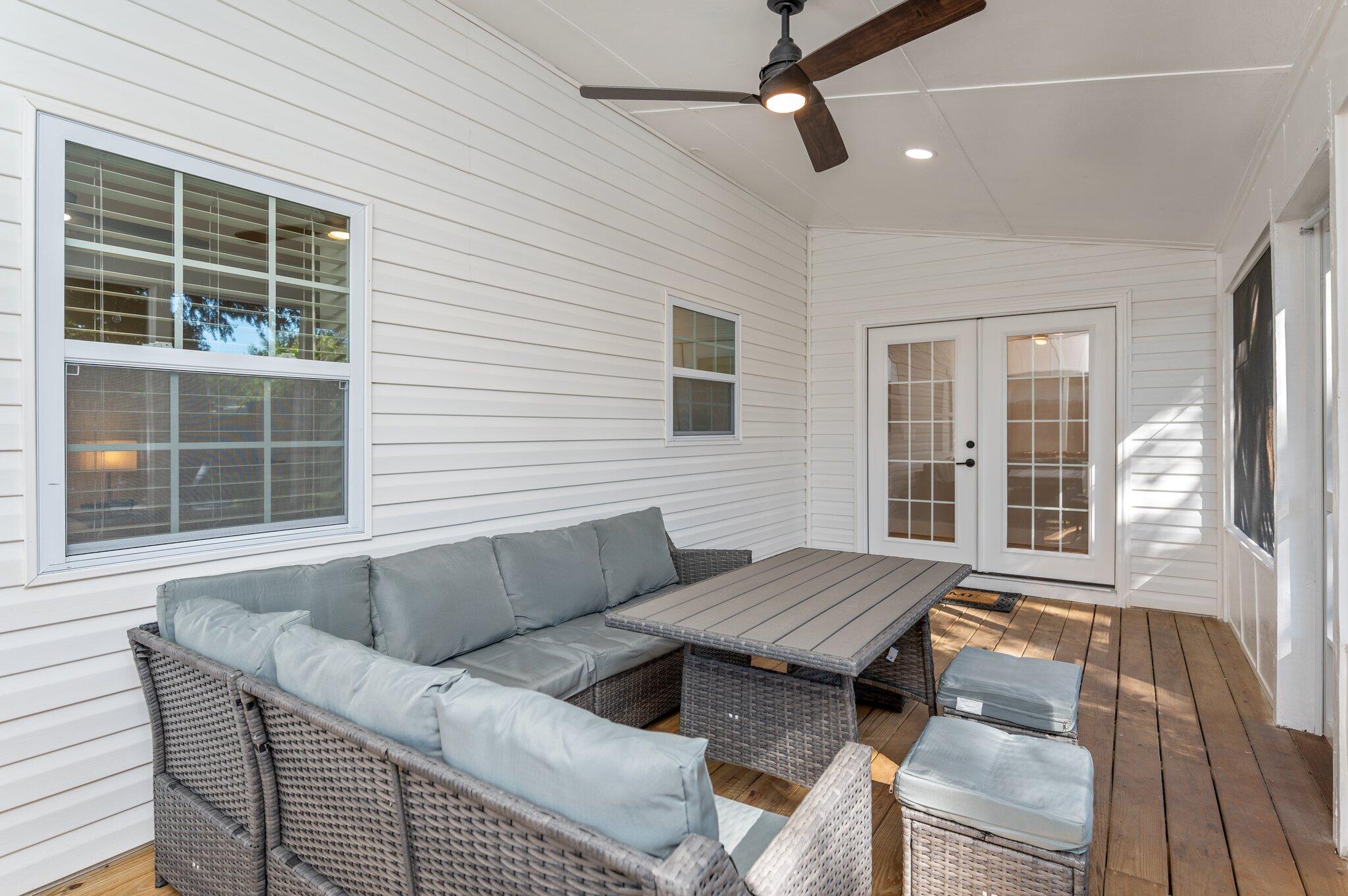 ELLIOTTS POINT - Residential