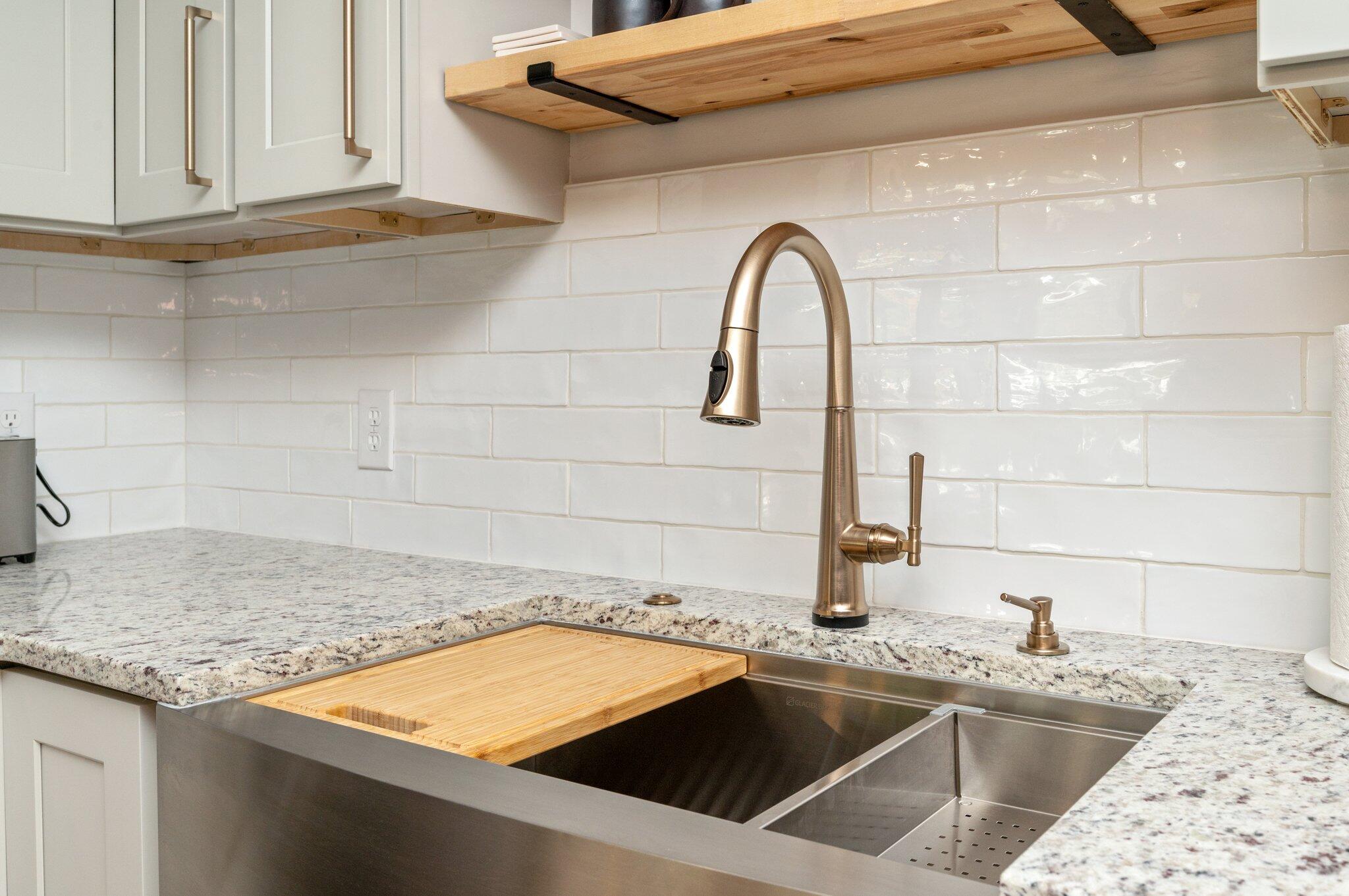 ELLIOTTS POINT - Residential