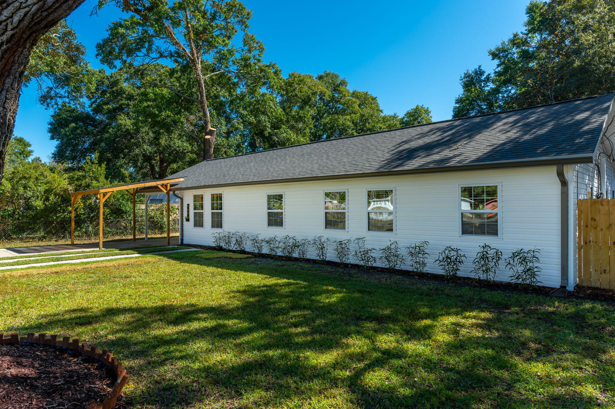 ELLIOTTS POINT - Residential