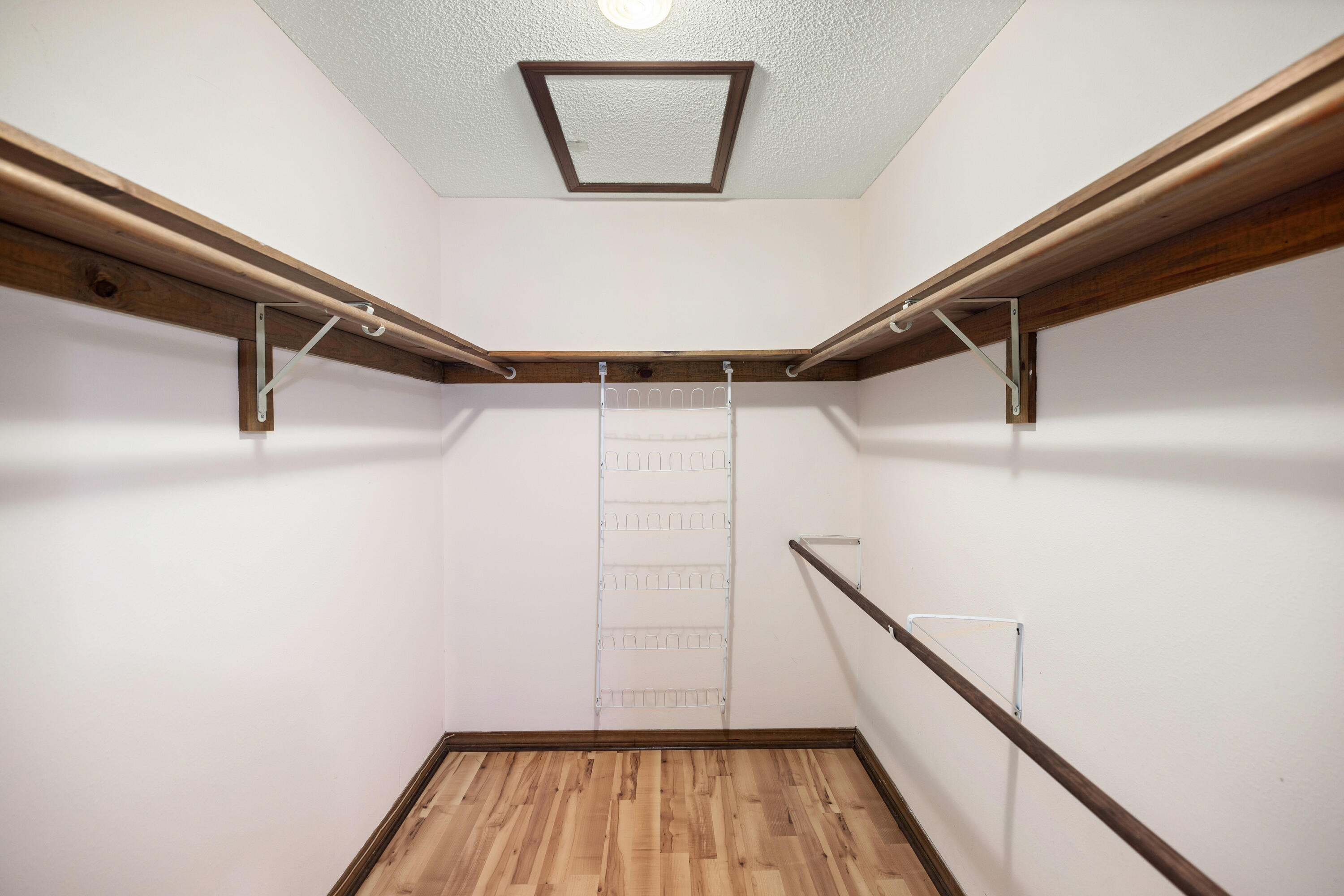 HIDDEN COVE T/H - Residential