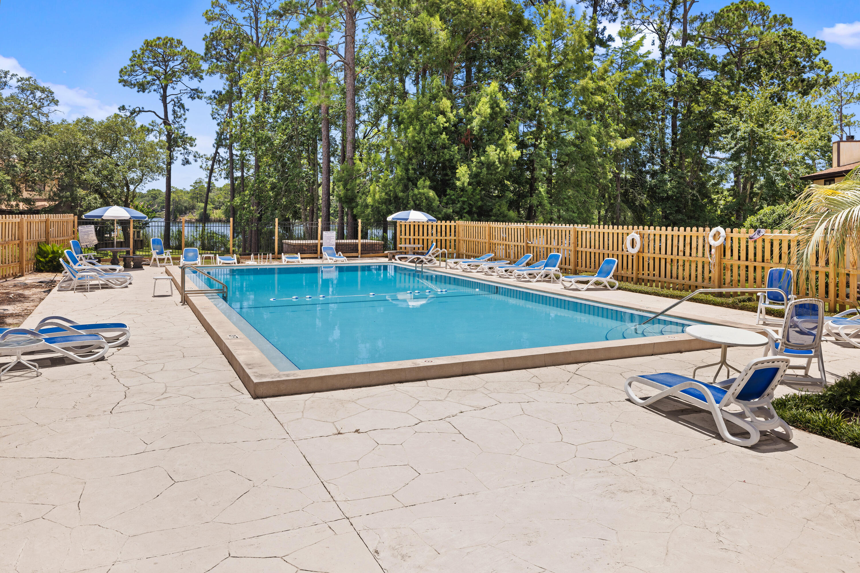 HIDDEN COVE T/H - Residential