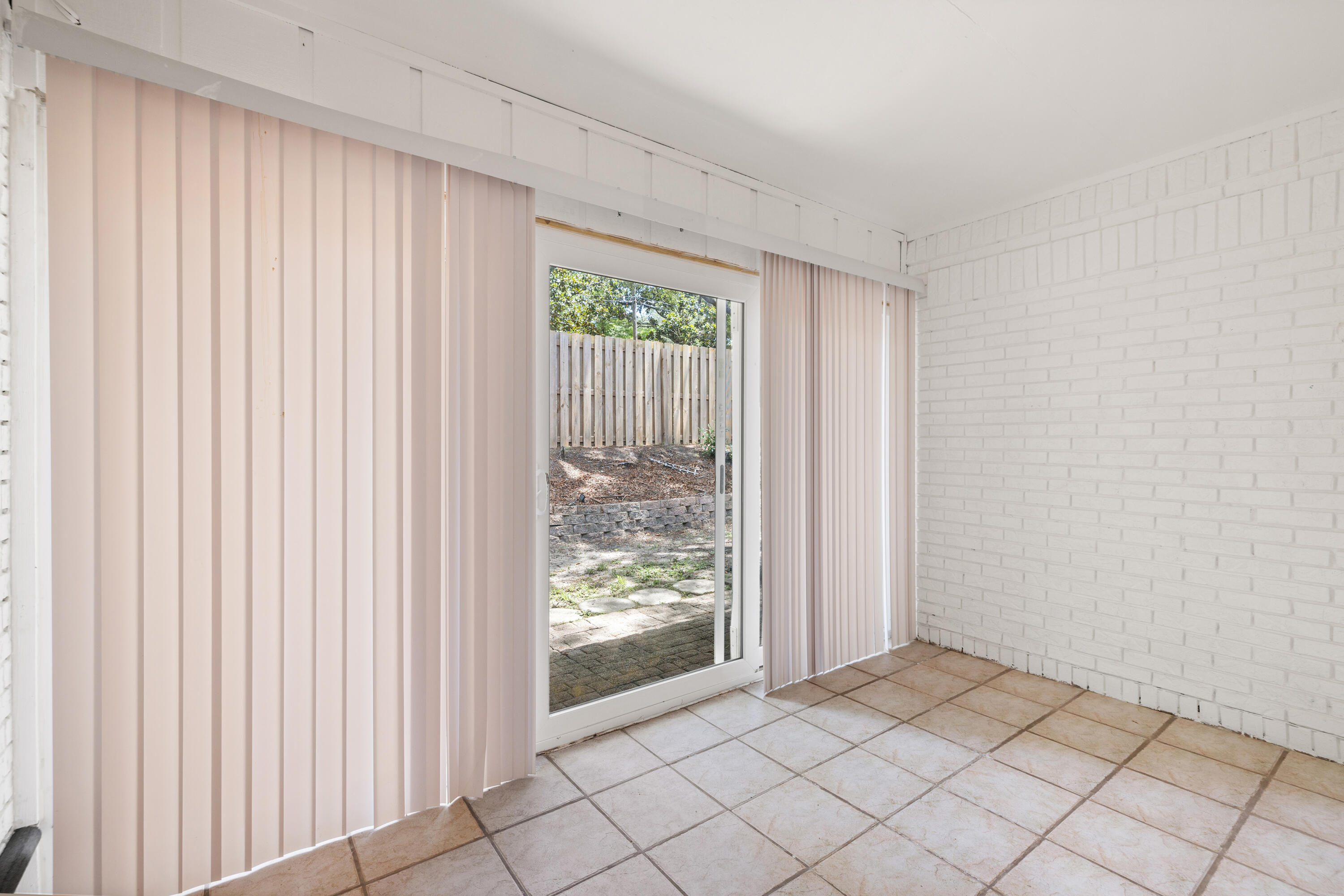 HIDDEN COVE T/H - Residential