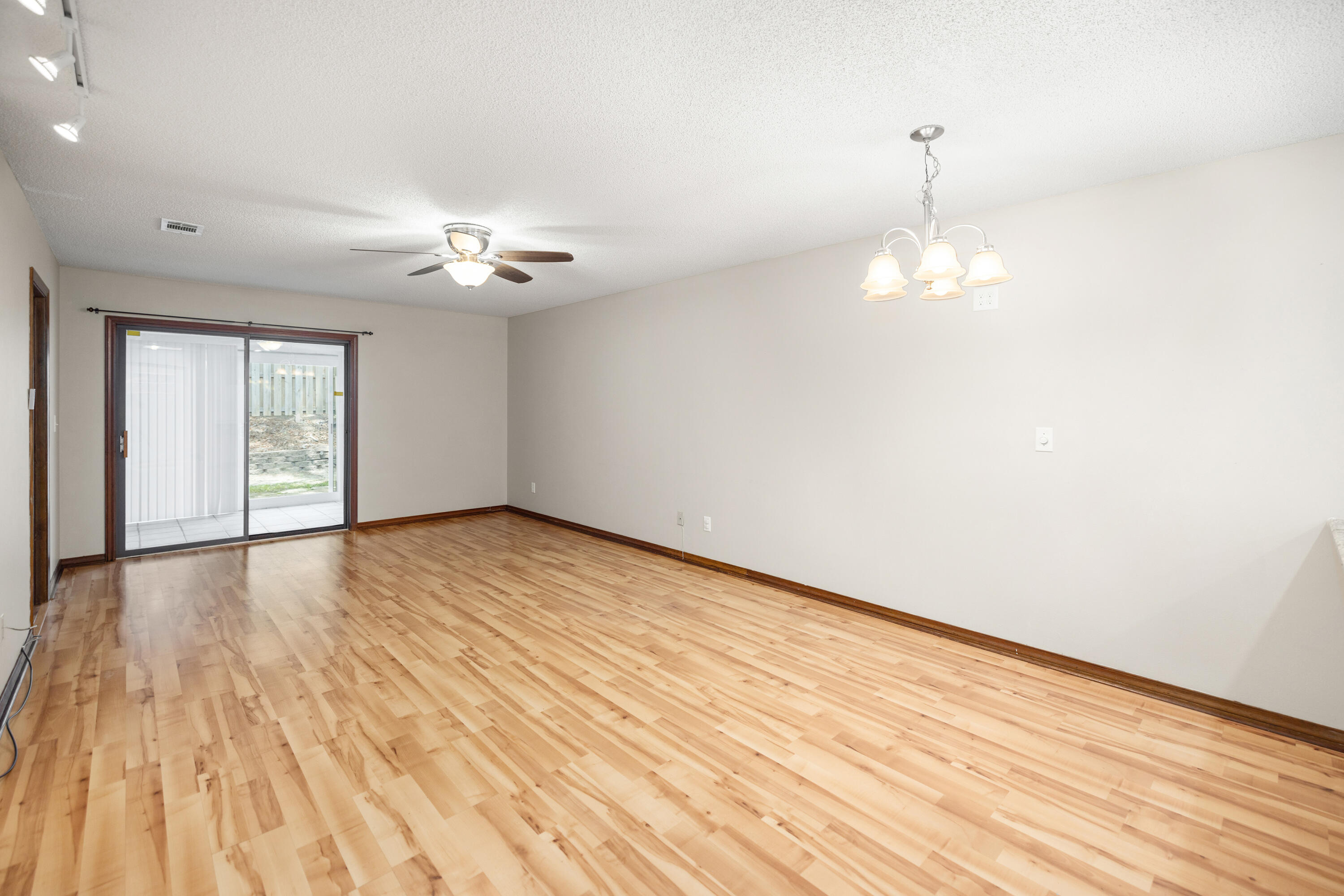 HIDDEN COVE T/H - Residential