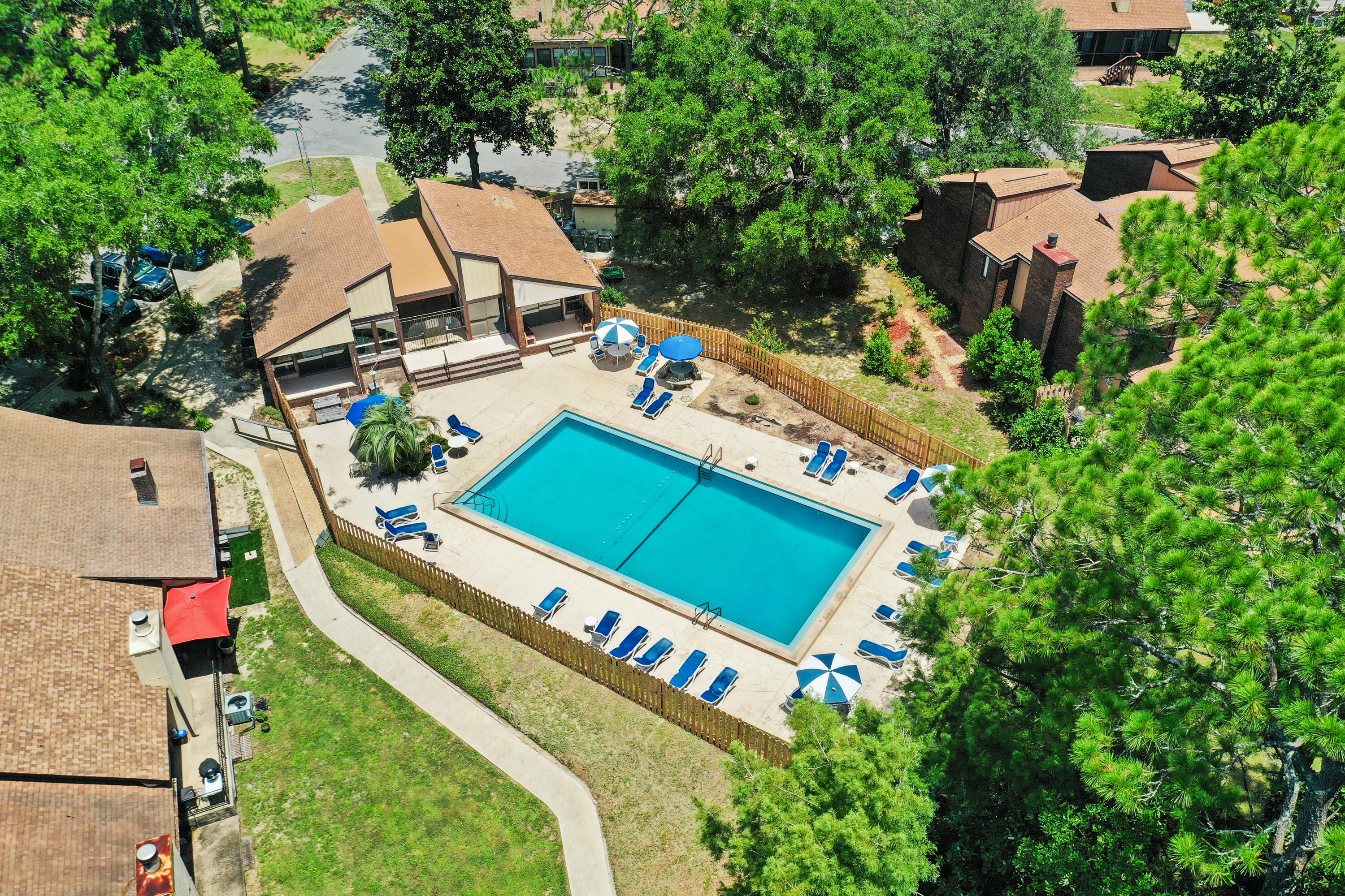 HIDDEN COVE T/H - Residential