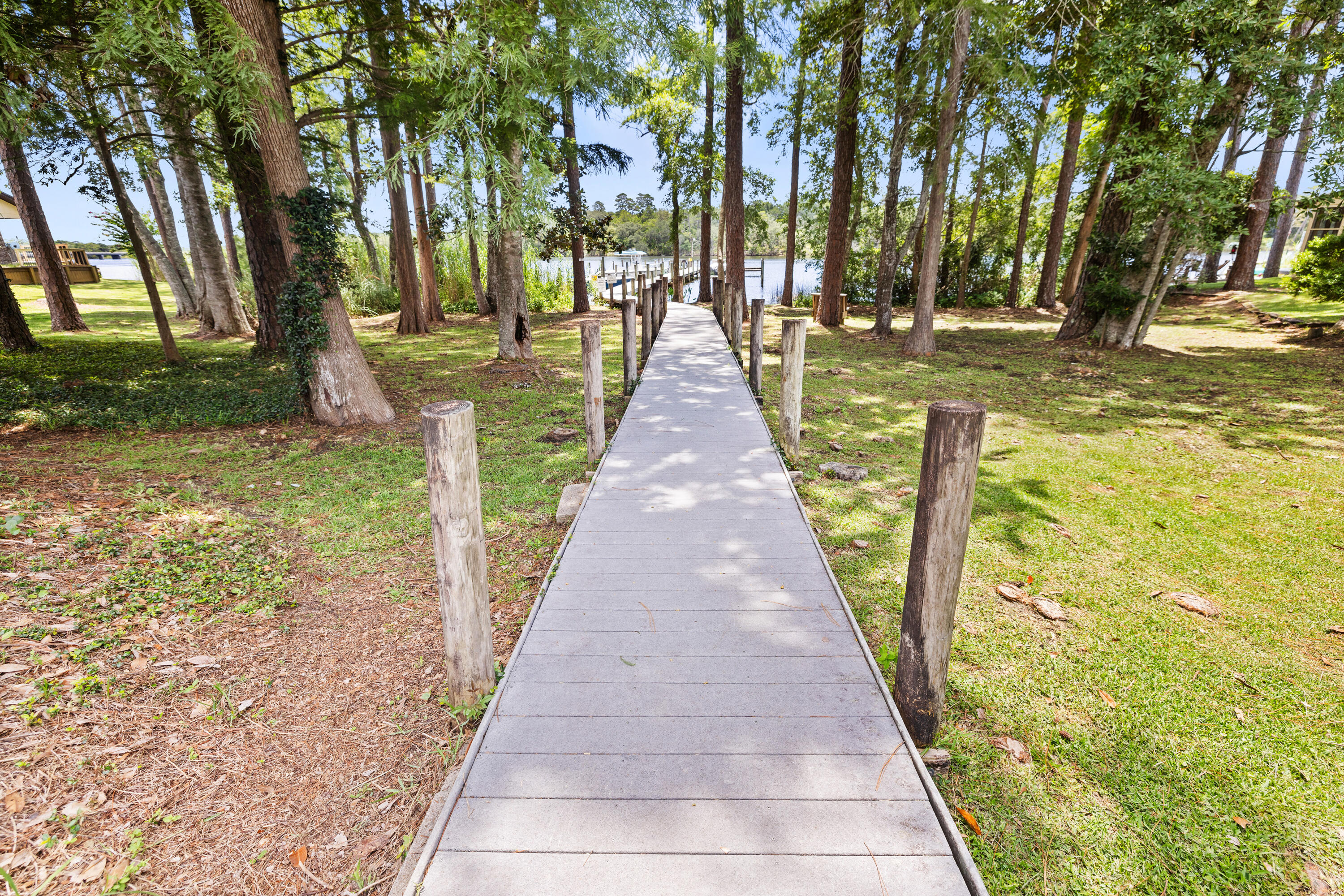 HIDDEN COVE T/H - Residential