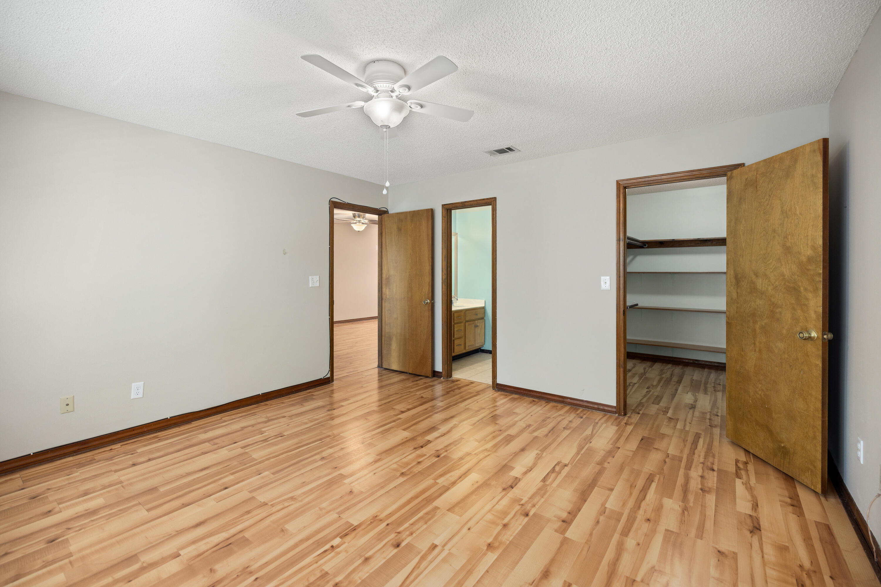 HIDDEN COVE T/H - Residential