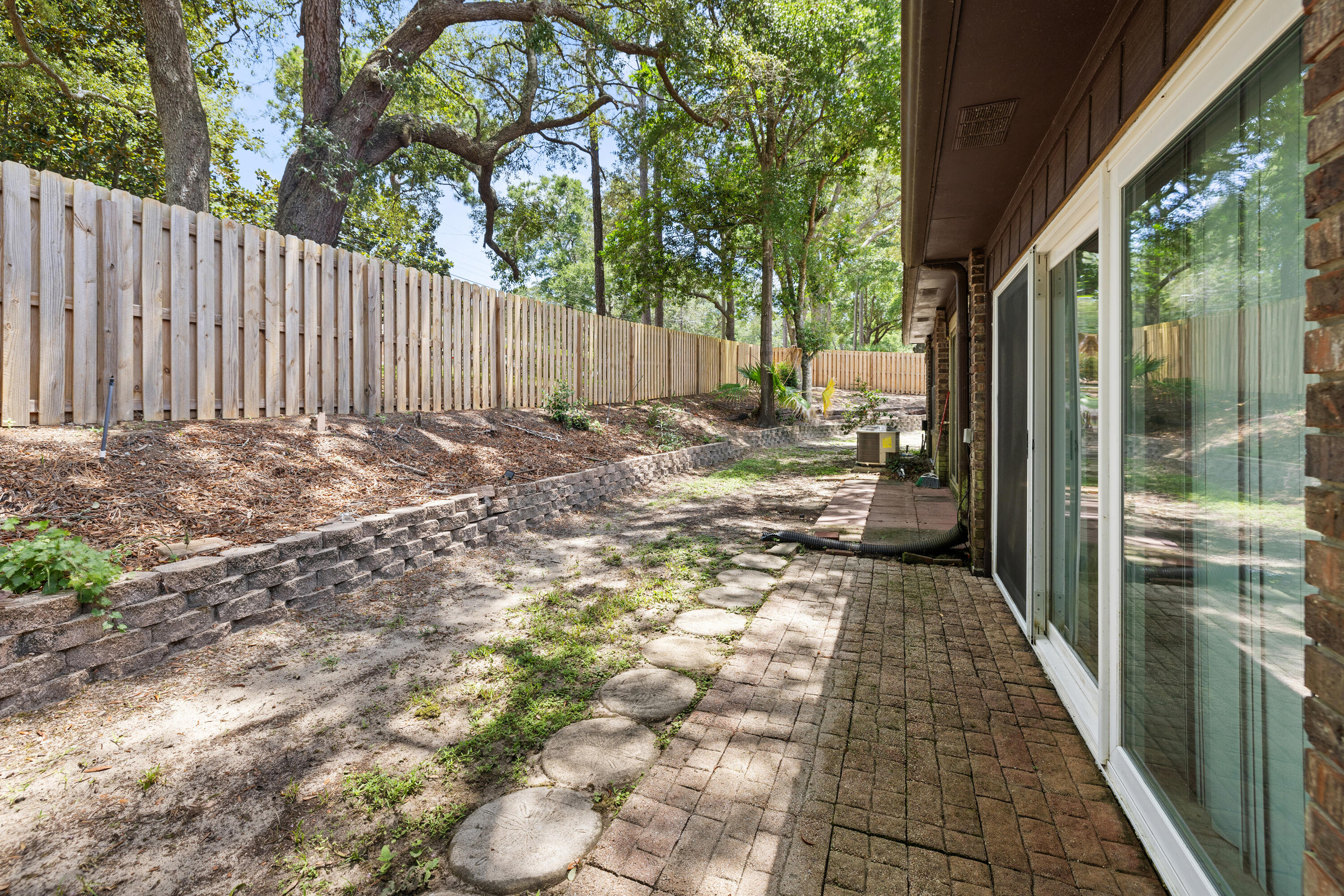 HIDDEN COVE T/H - Residential