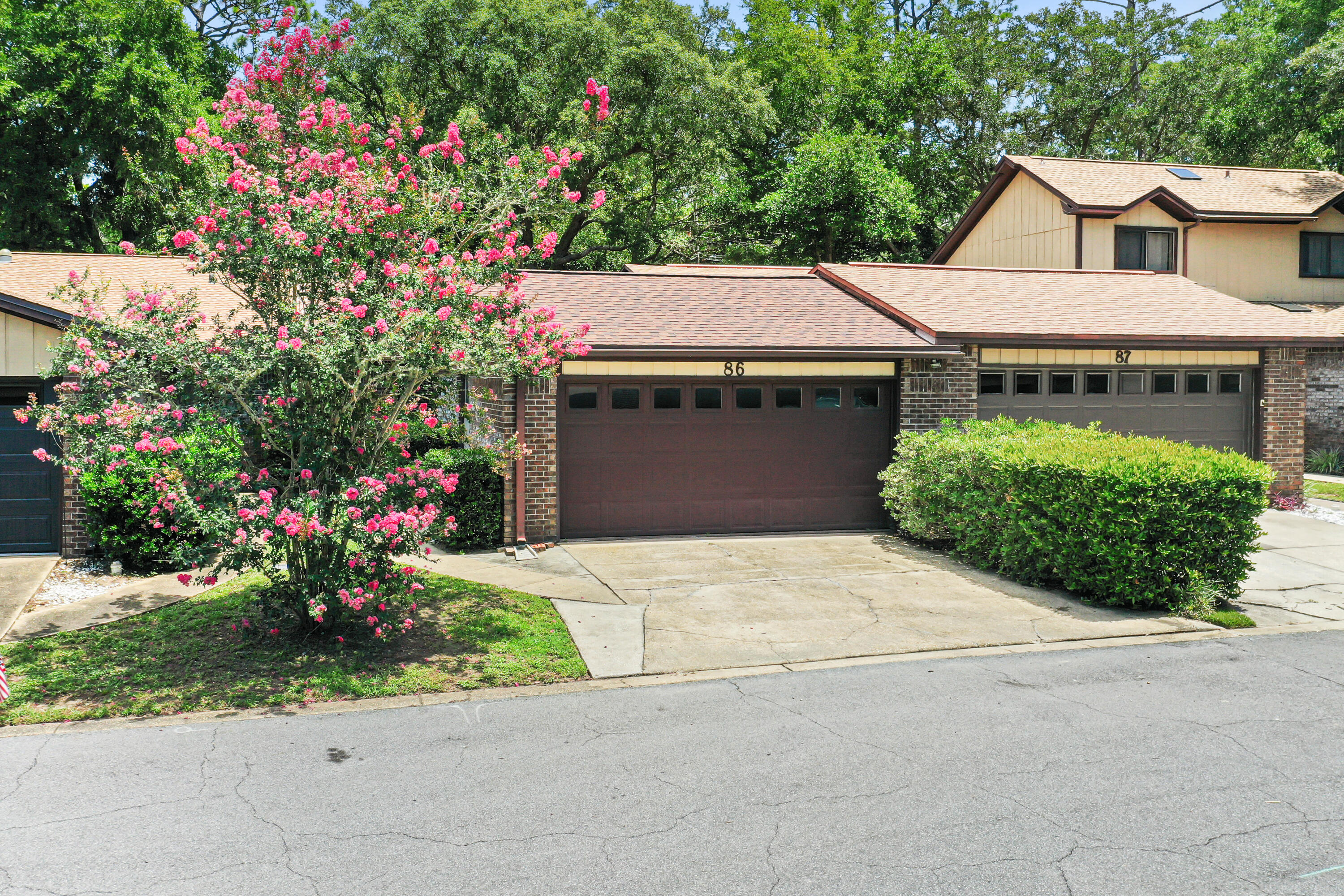 HIDDEN COVE T/H - Residential