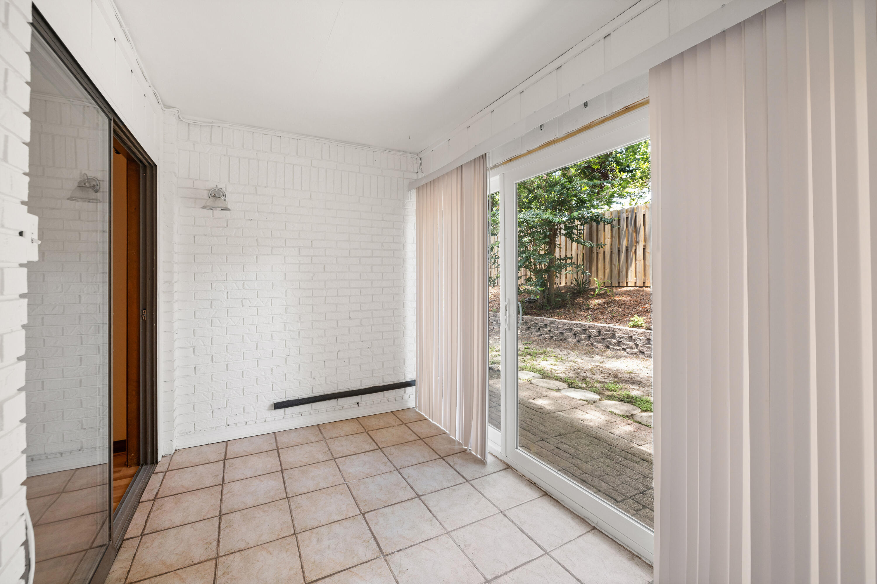 HIDDEN COVE T/H - Residential