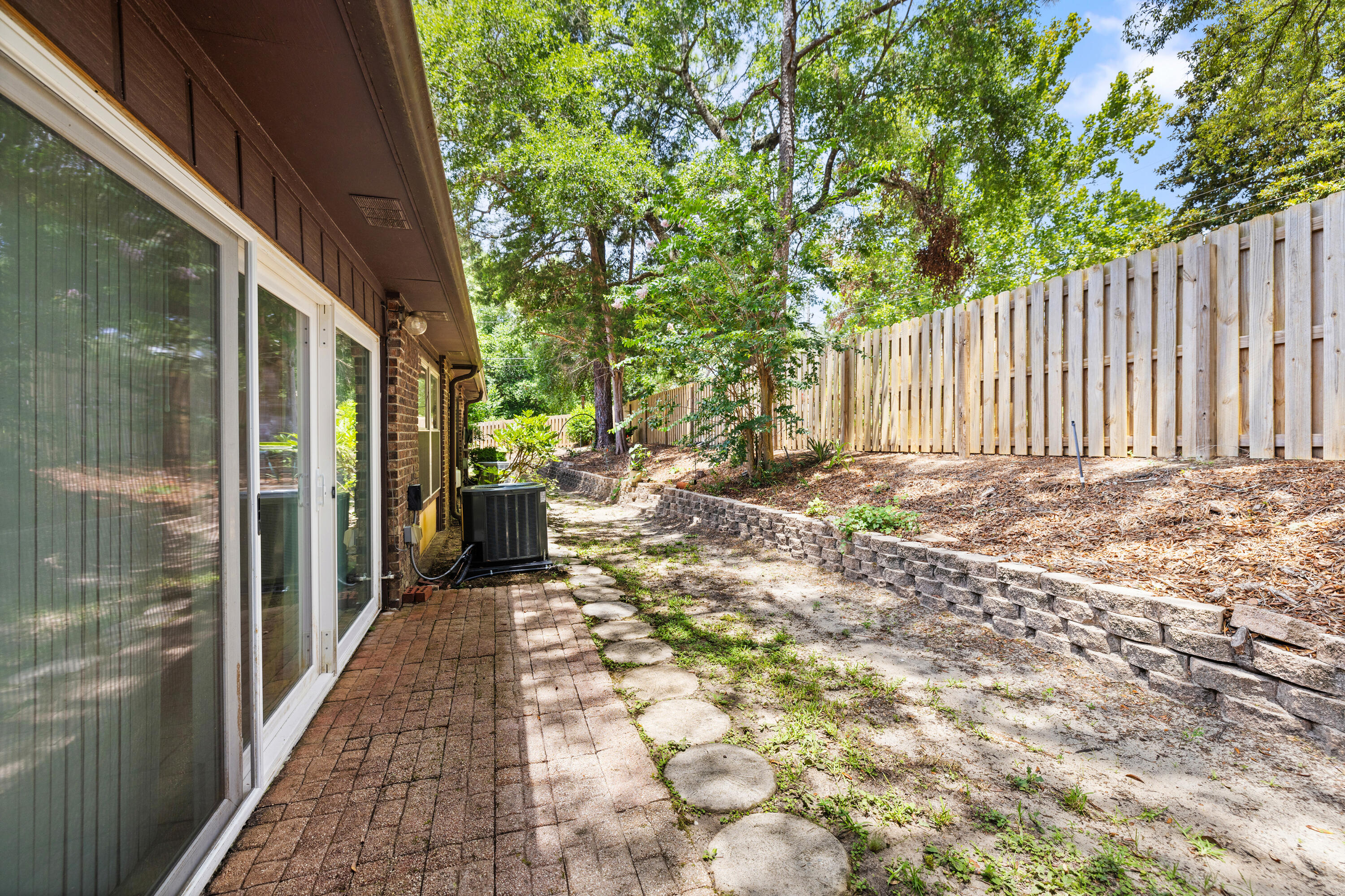 HIDDEN COVE T/H - Residential