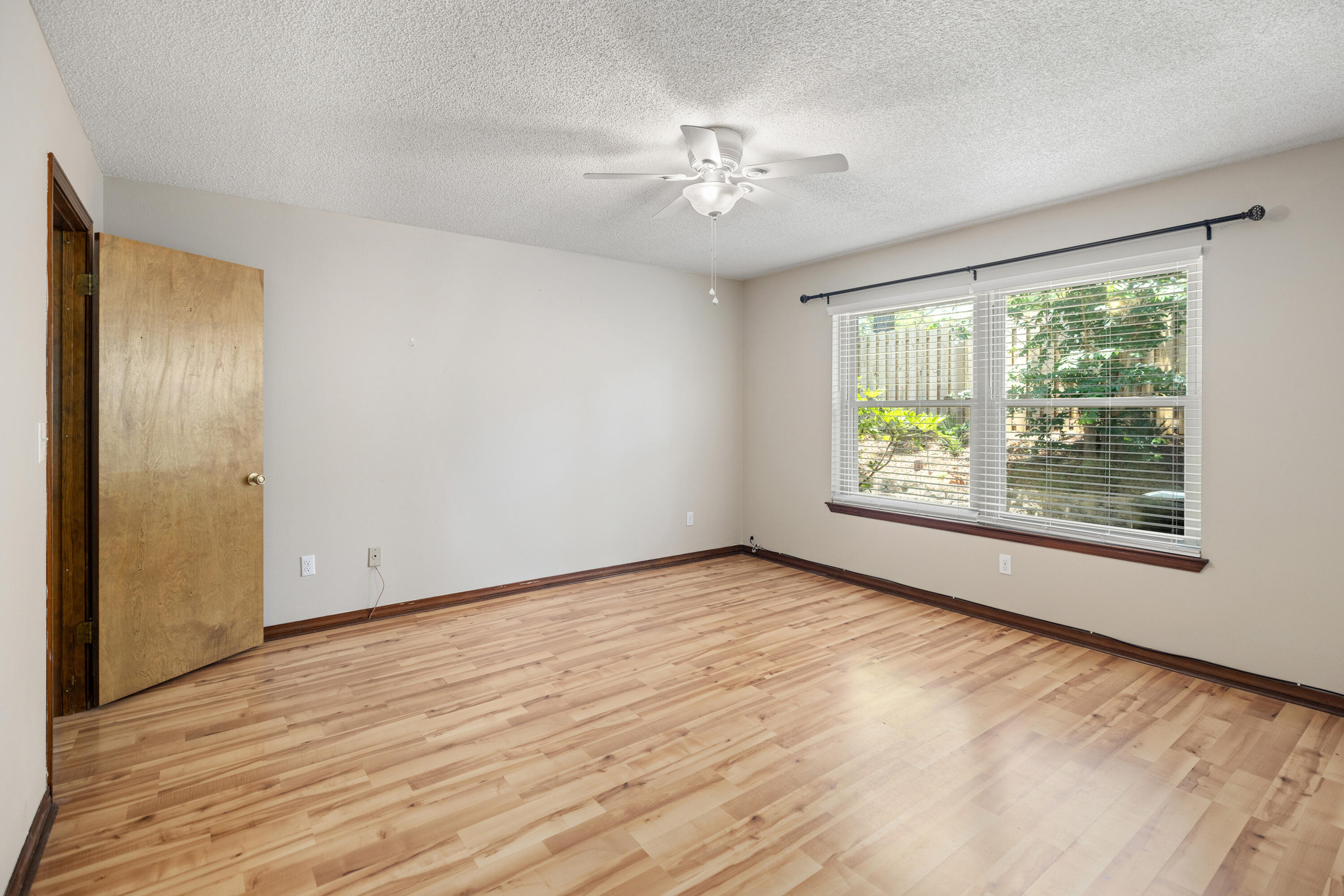 HIDDEN COVE T/H - Residential