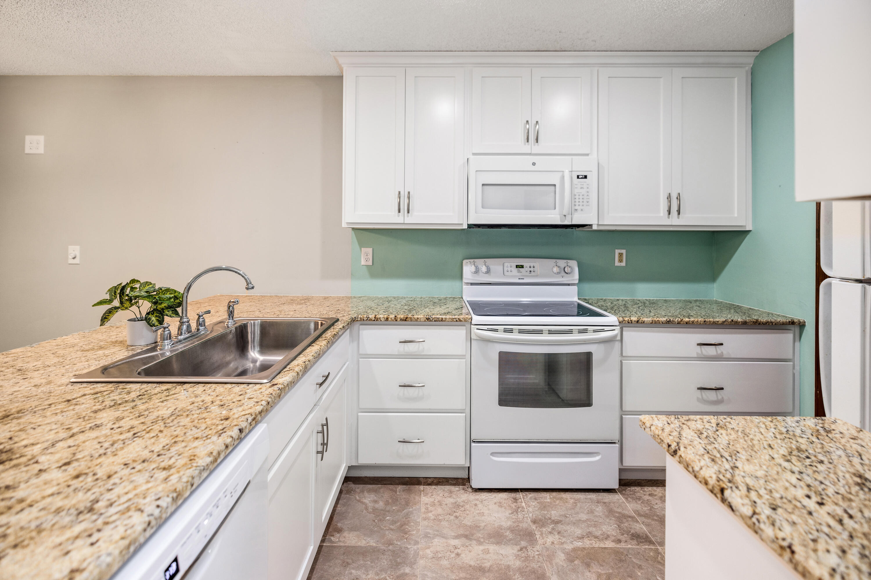 HIDDEN COVE T/H - Residential