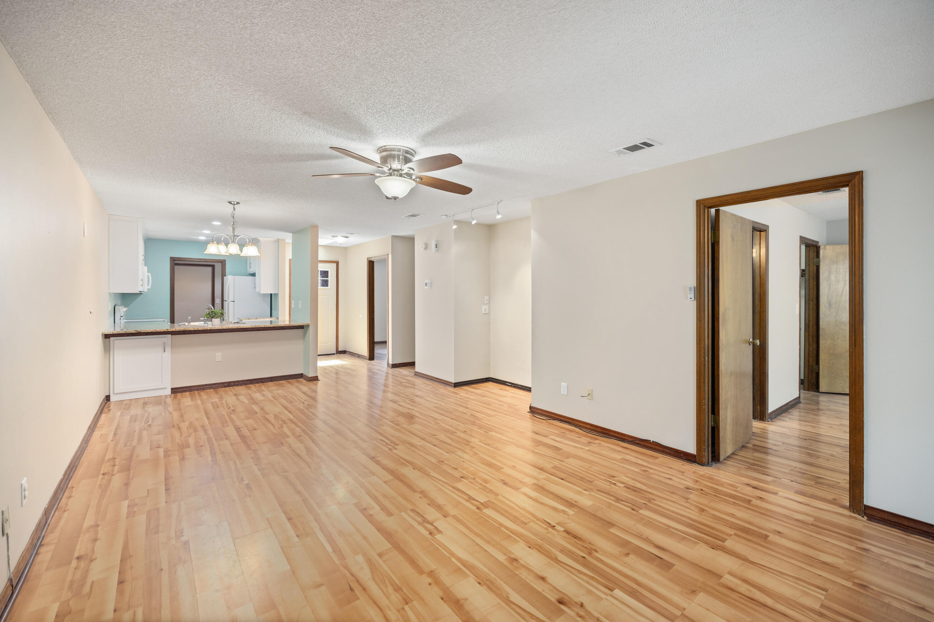 HIDDEN COVE T/H - Residential