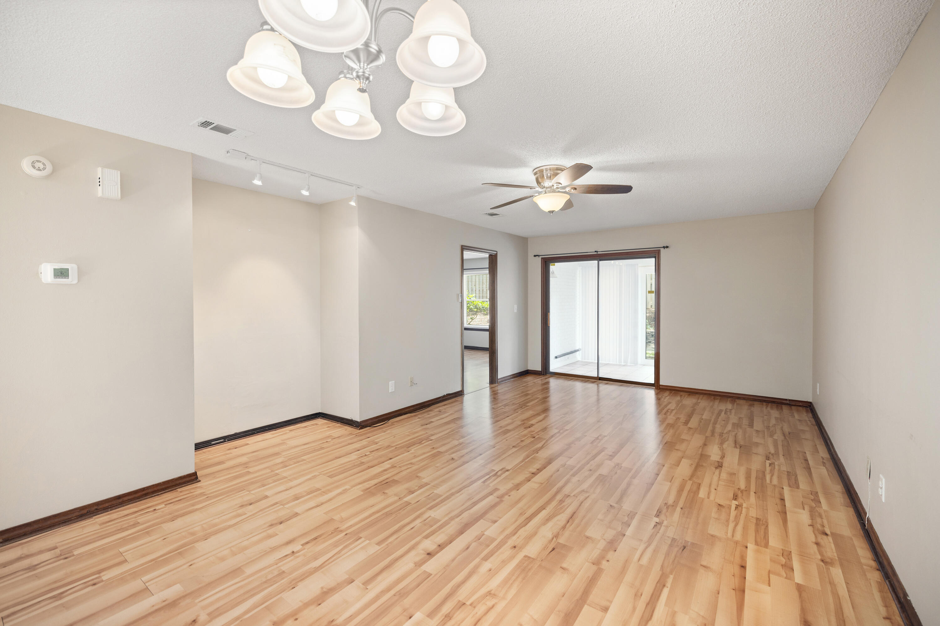 HIDDEN COVE T/H - Residential