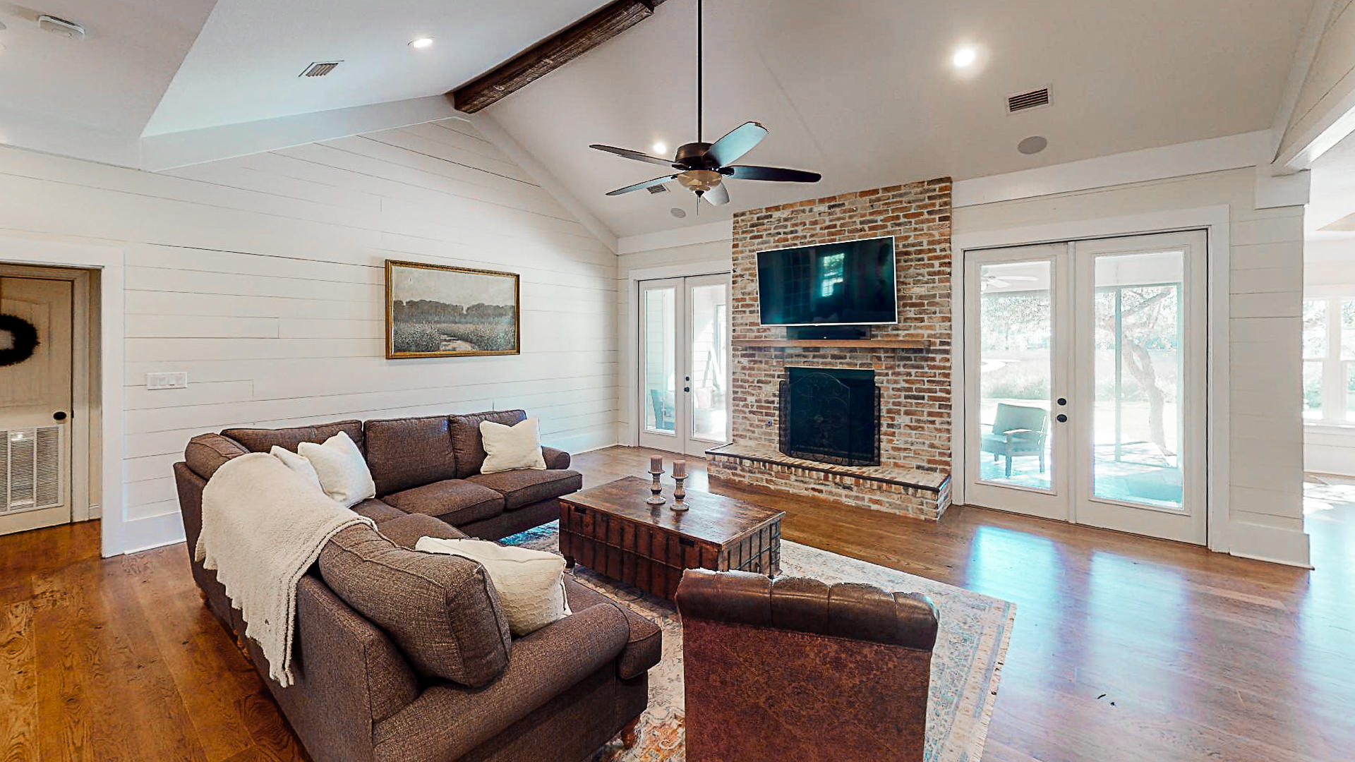 BAY PINE SHORES - Residential