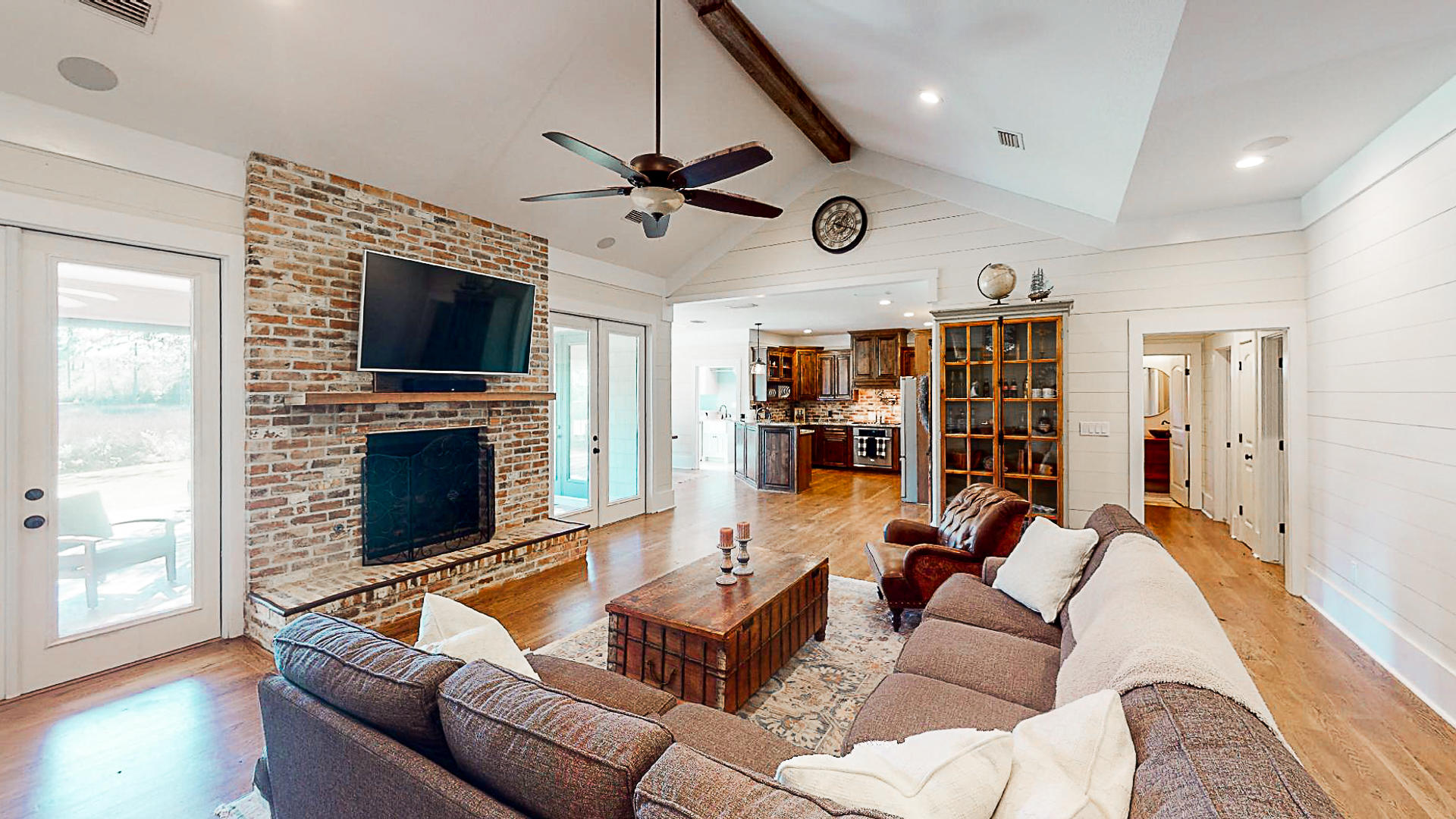 BAY PINE SHORES - Residential