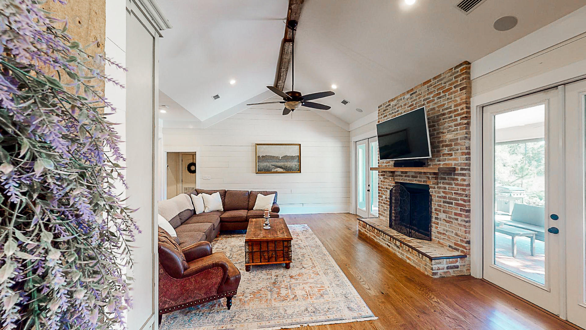 BAY PINE SHORES - Residential