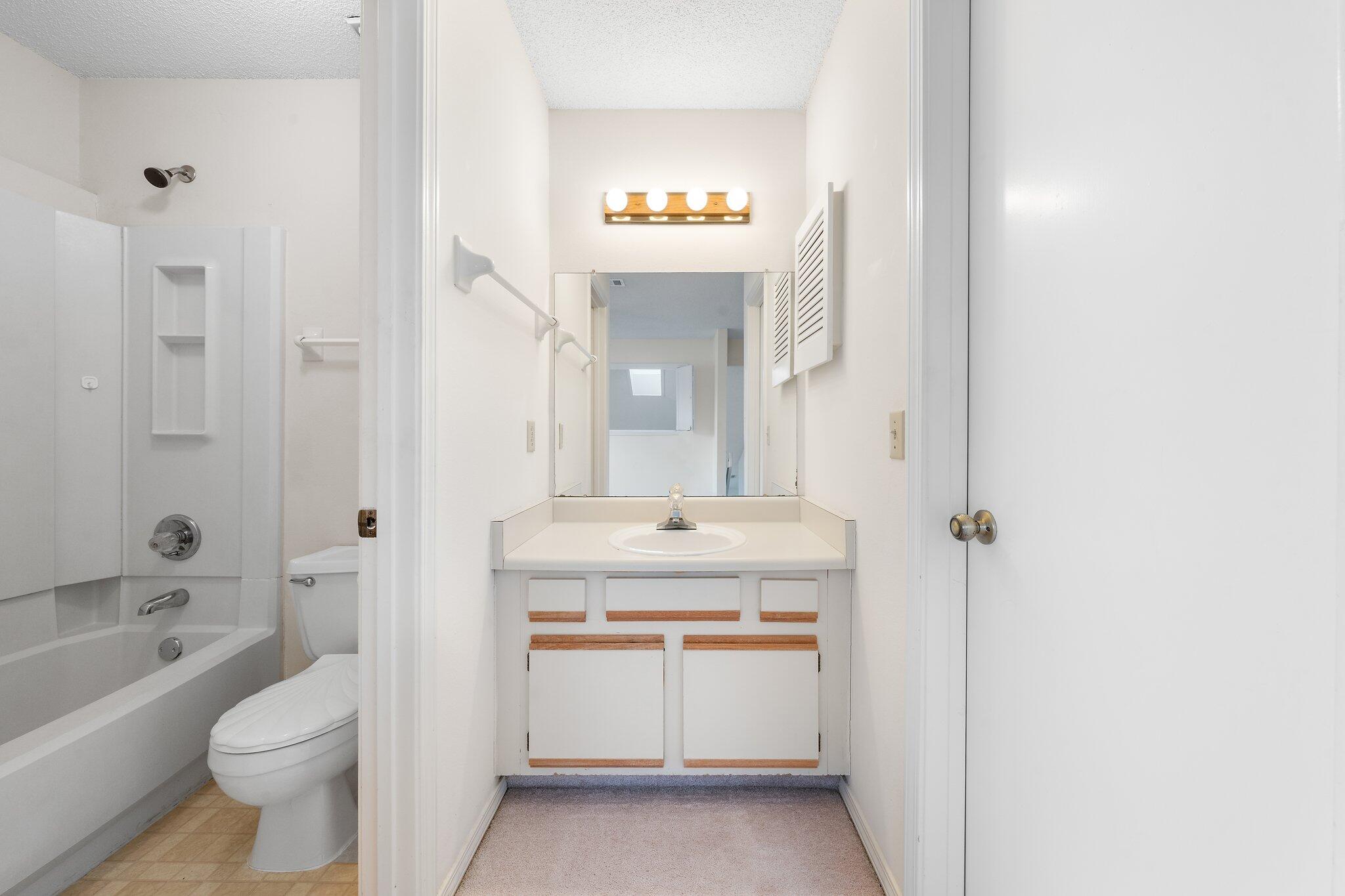 VILLAS ON THE SQUARE - Residential