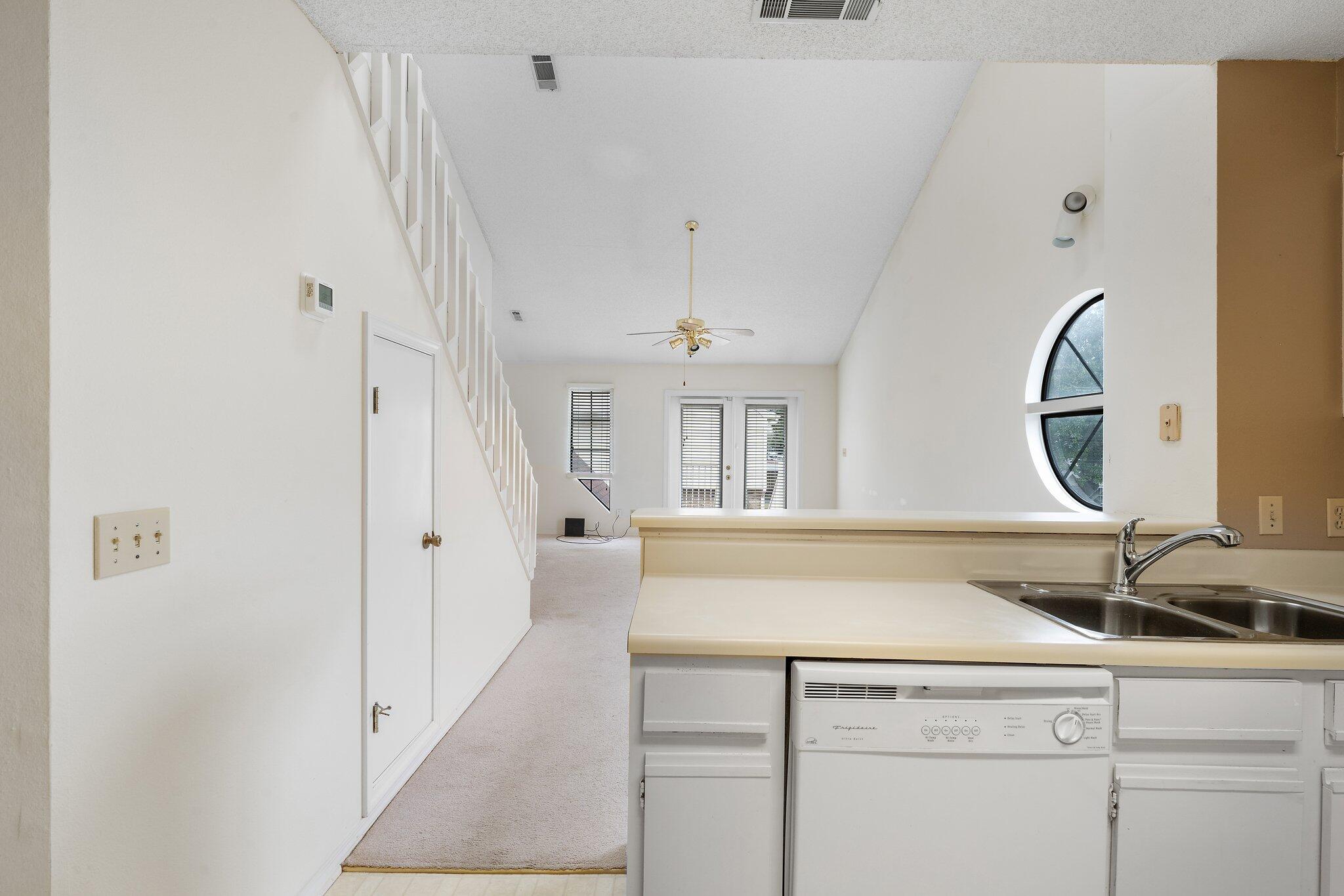 VILLAS ON THE SQUARE - Residential