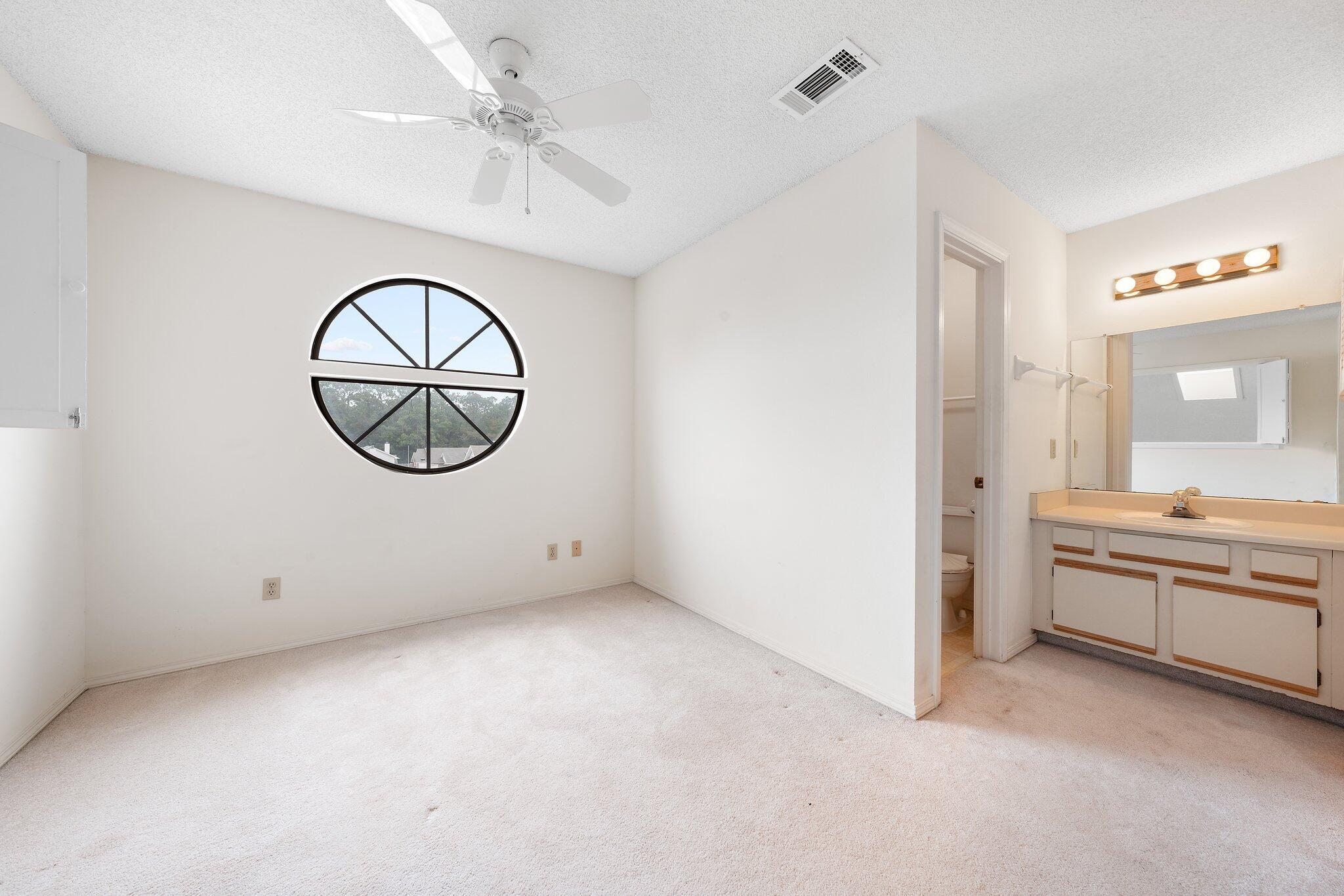 VILLAS ON THE SQUARE - Residential