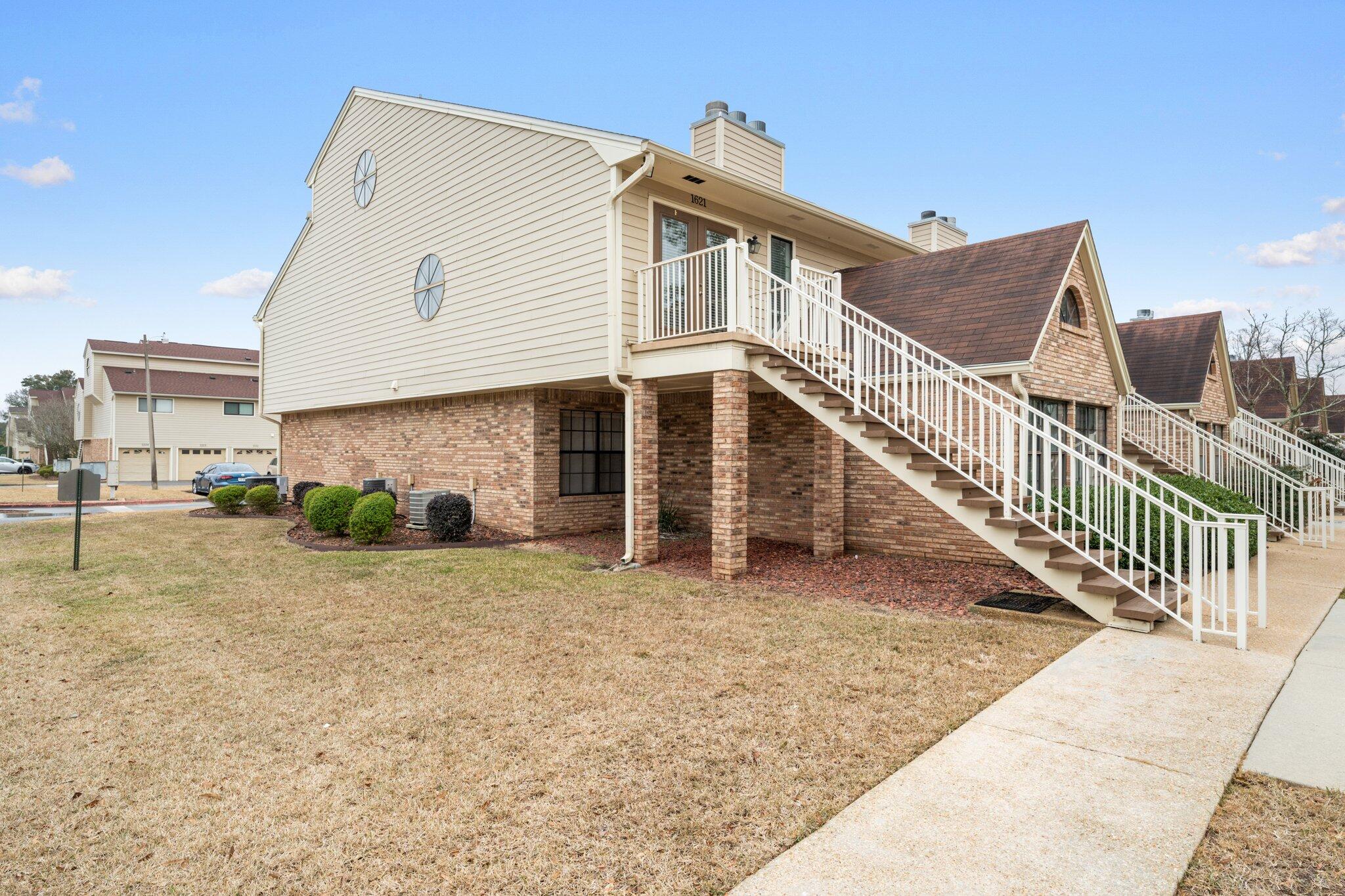 VILLAS ON THE SQUARE - Residential