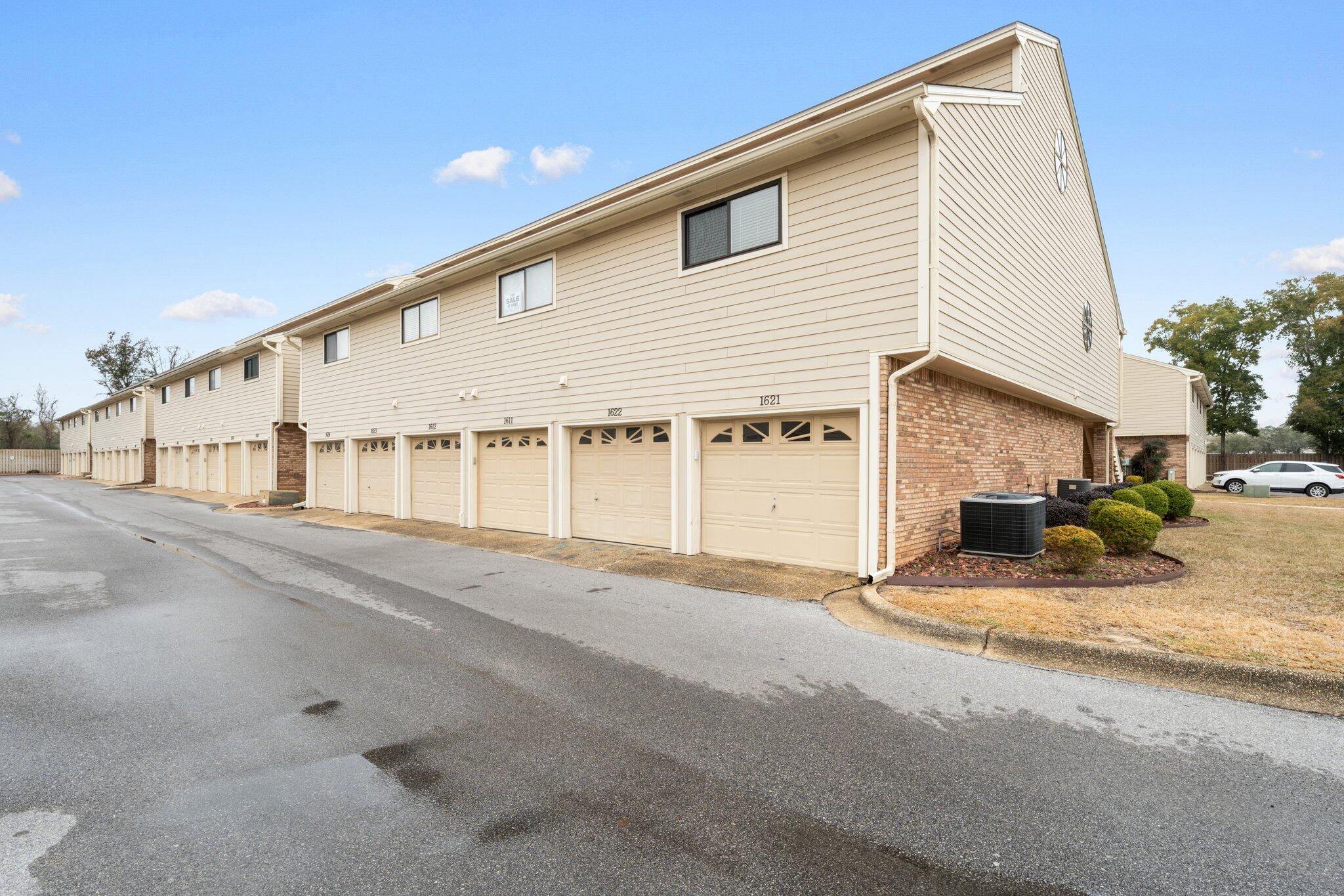 VILLAS ON THE SQUARE - Residential