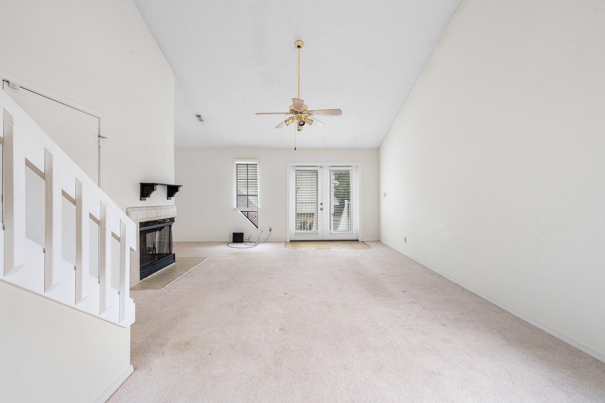 VILLAS ON THE SQUARE - Residential