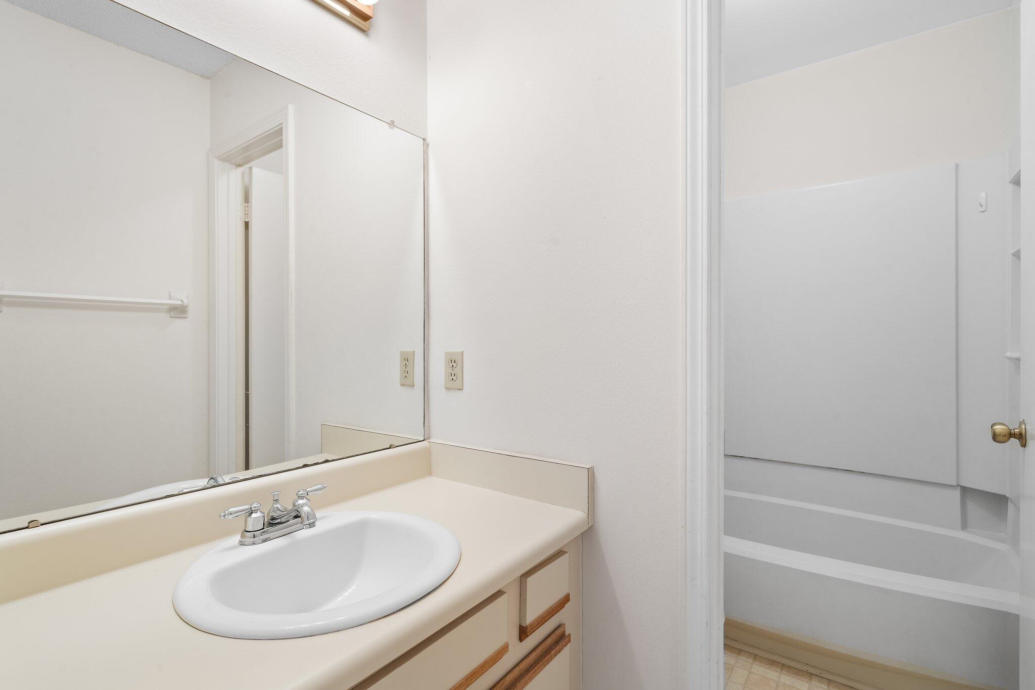 VILLAS ON THE SQUARE - Residential