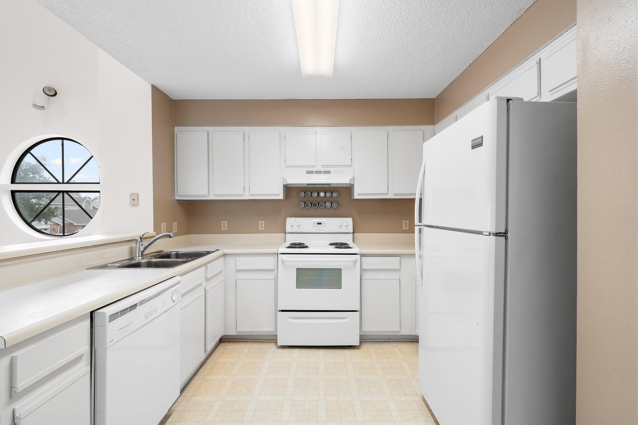 VILLAS ON THE SQUARE - Residential