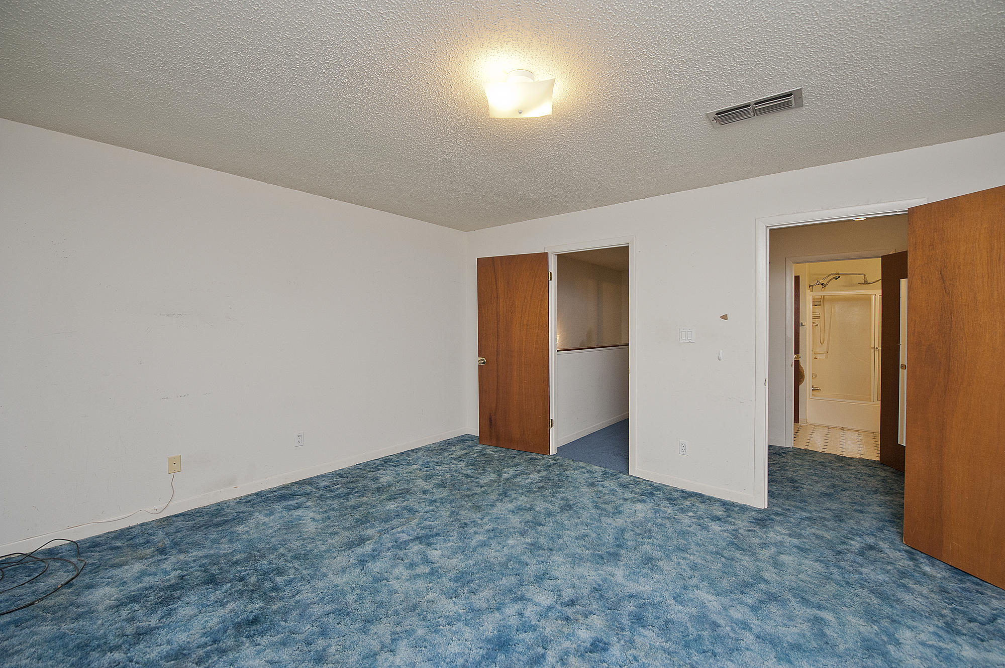 WOODHAM MANOR 3RD ADDN - Residential