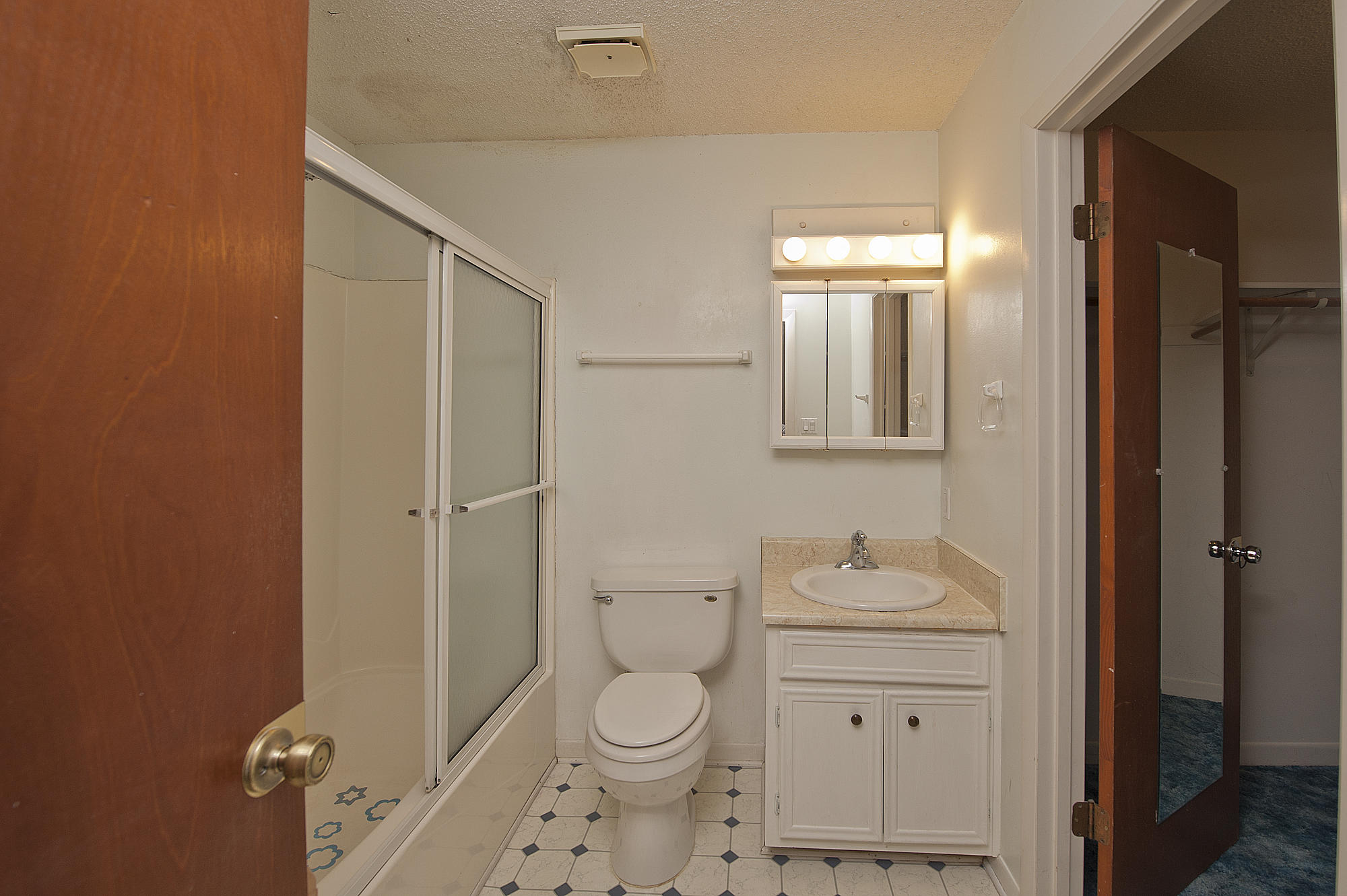 WOODHAM MANOR 3RD ADDN - Residential