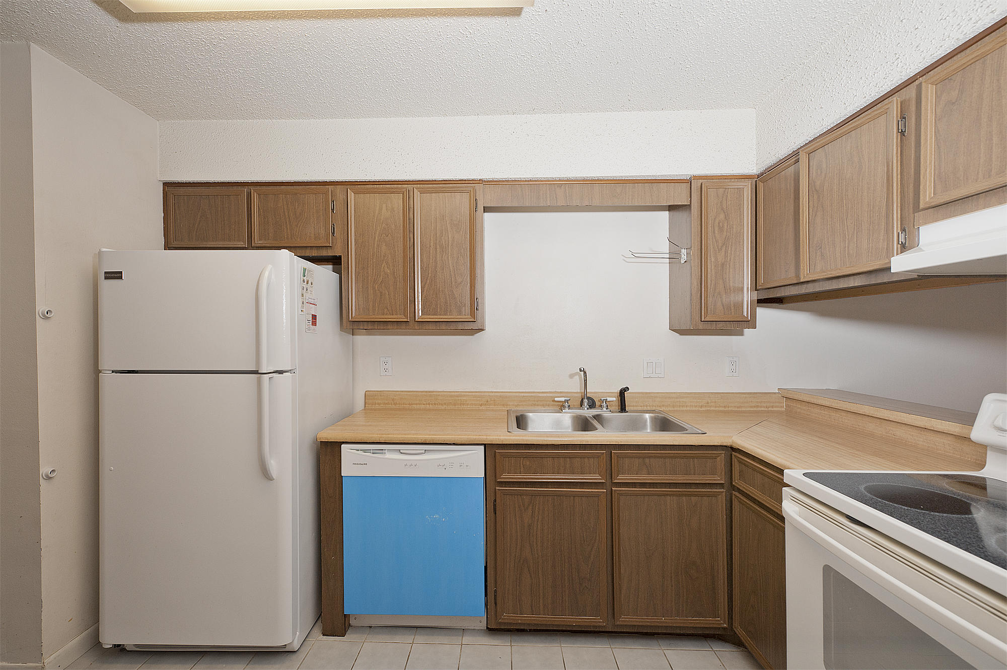 WOODHAM MANOR 3RD ADDN - Residential