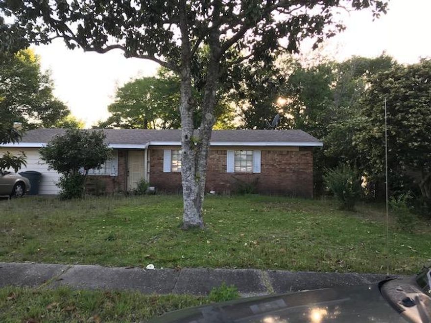 ''AS IS'' HOUSE NEEDS REPAIR, FOR SALE BY OWNER, CASH PURCHASE, AND FOR COMP PURPOSE ONLY.