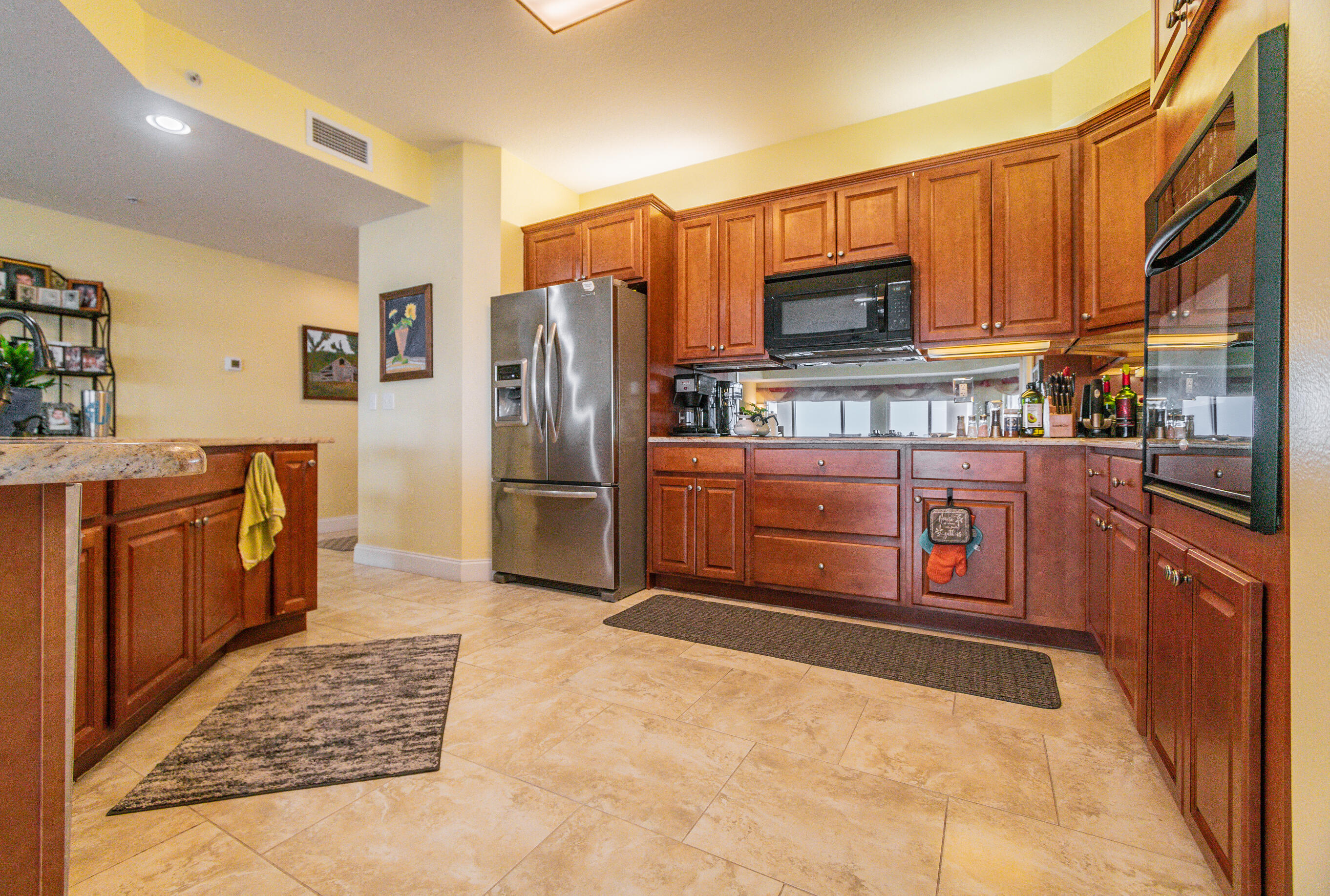 PRESIDIO Yacht Club Condominiums - Residential