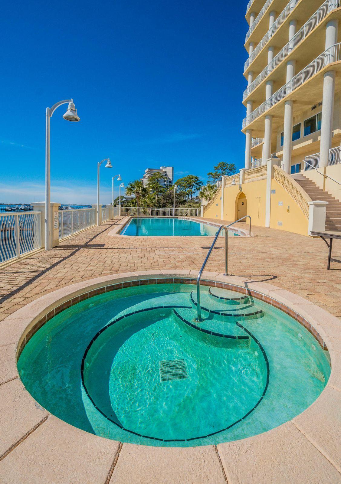 PRESIDIO Yacht Club Condominiums - Residential