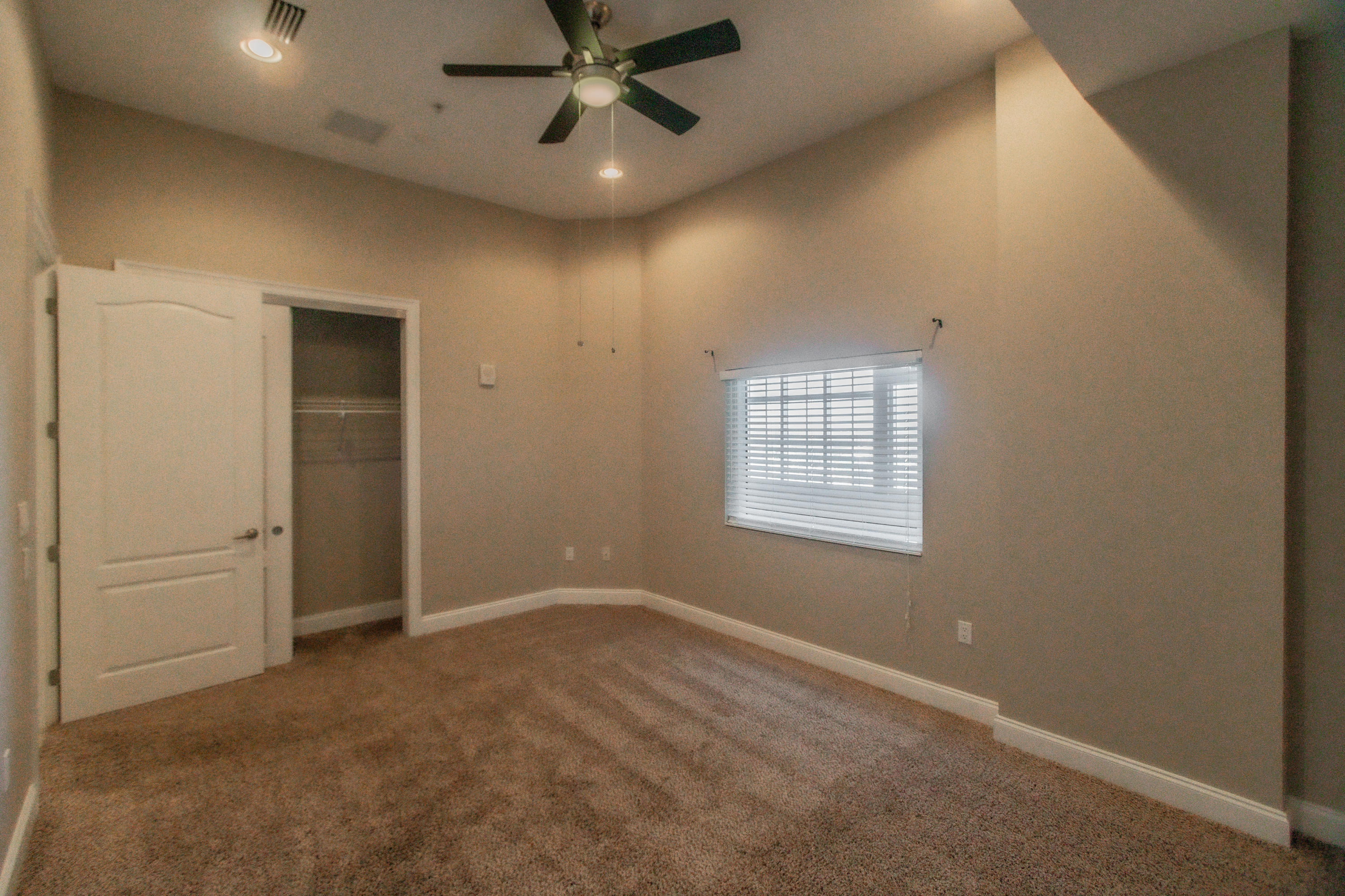 PRESIDIO Yacht Club Condominiums - Residential