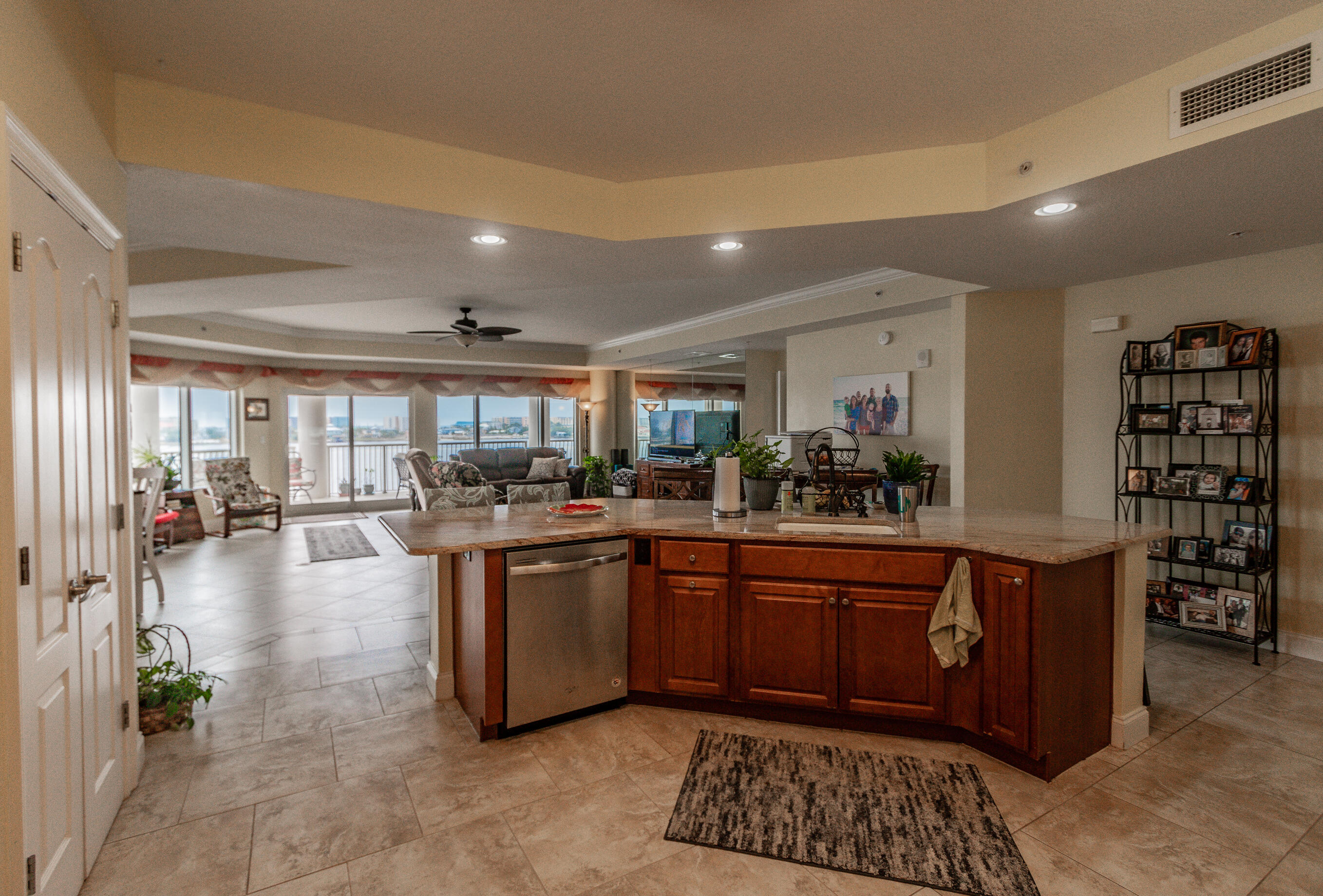 PRESIDIO Yacht Club Condominiums - Residential