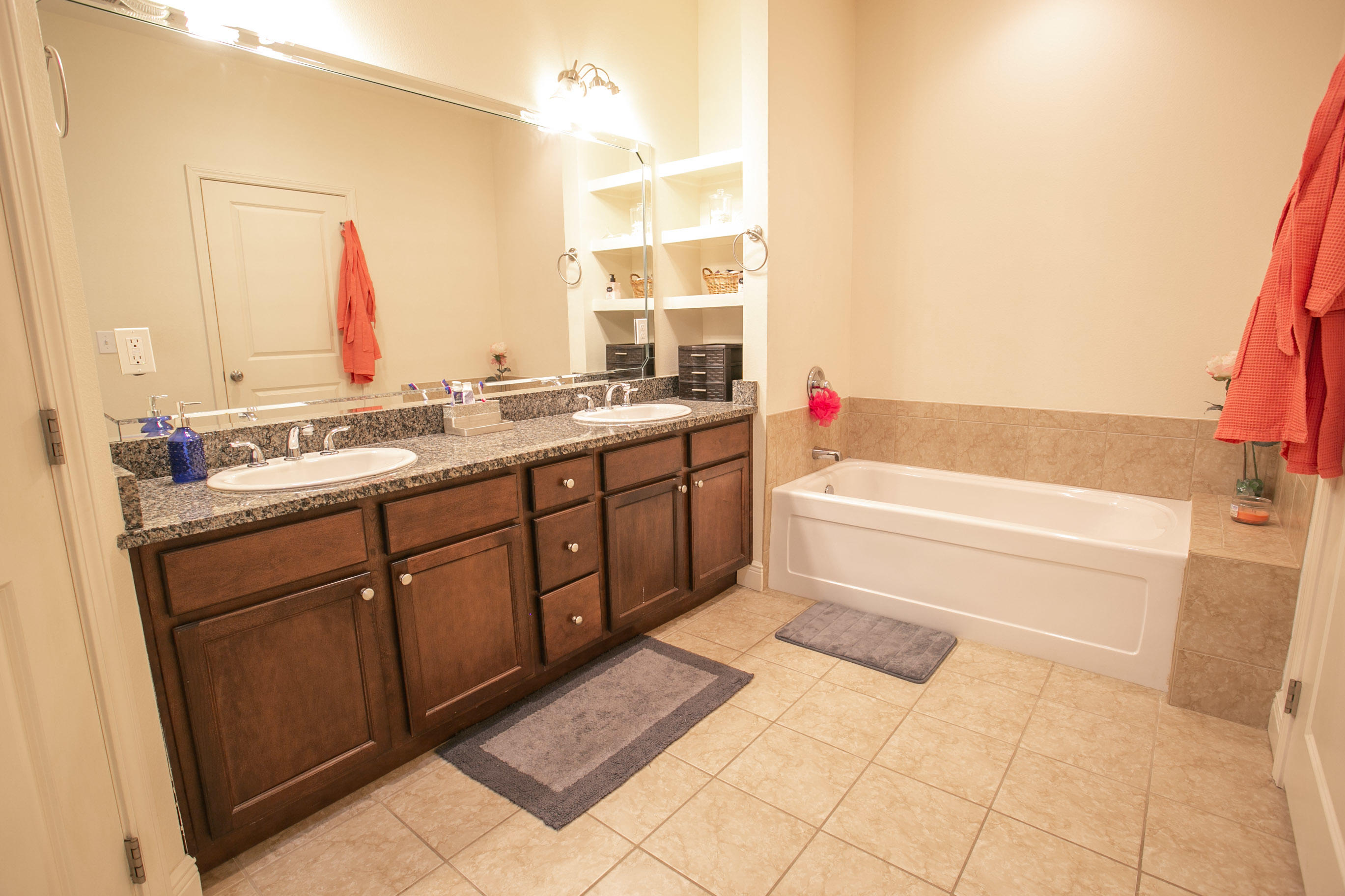 LAKE RIDGE ESTATES - Residential