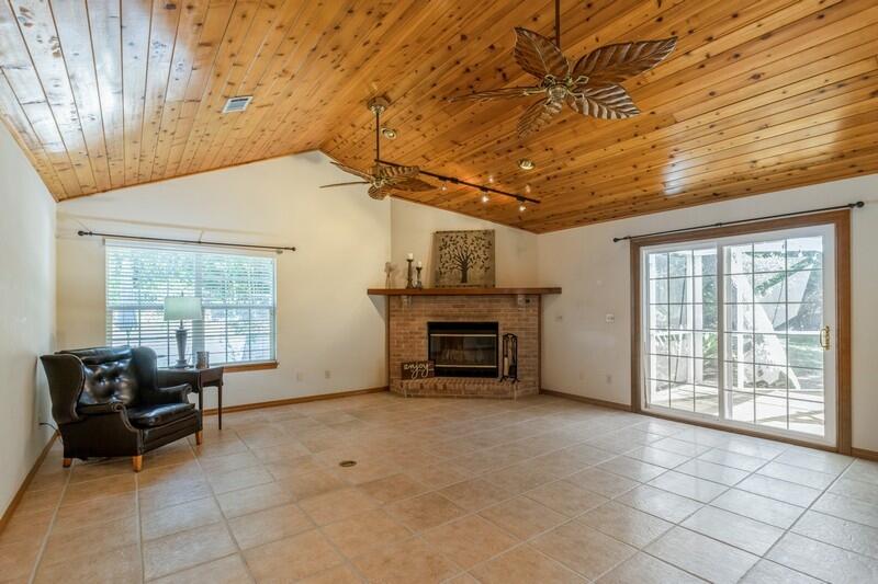 LAKE SHARON ESTATES - Residential