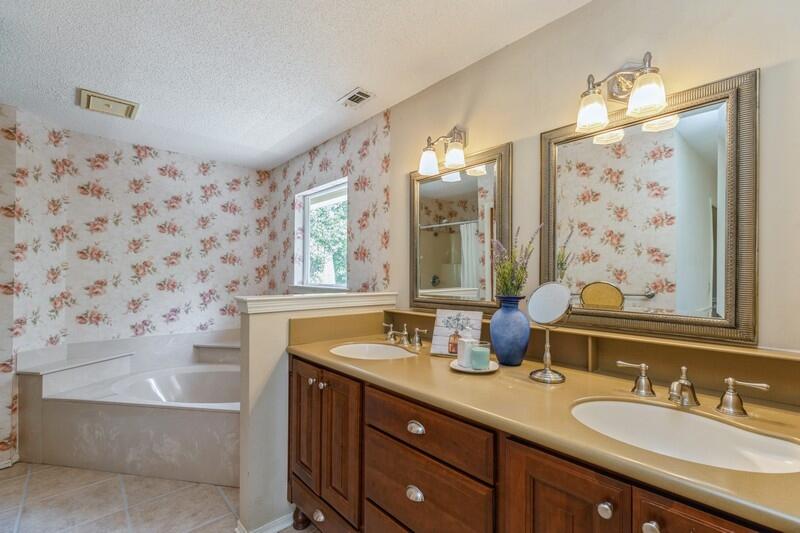 LAKE SHARON ESTATES - Residential