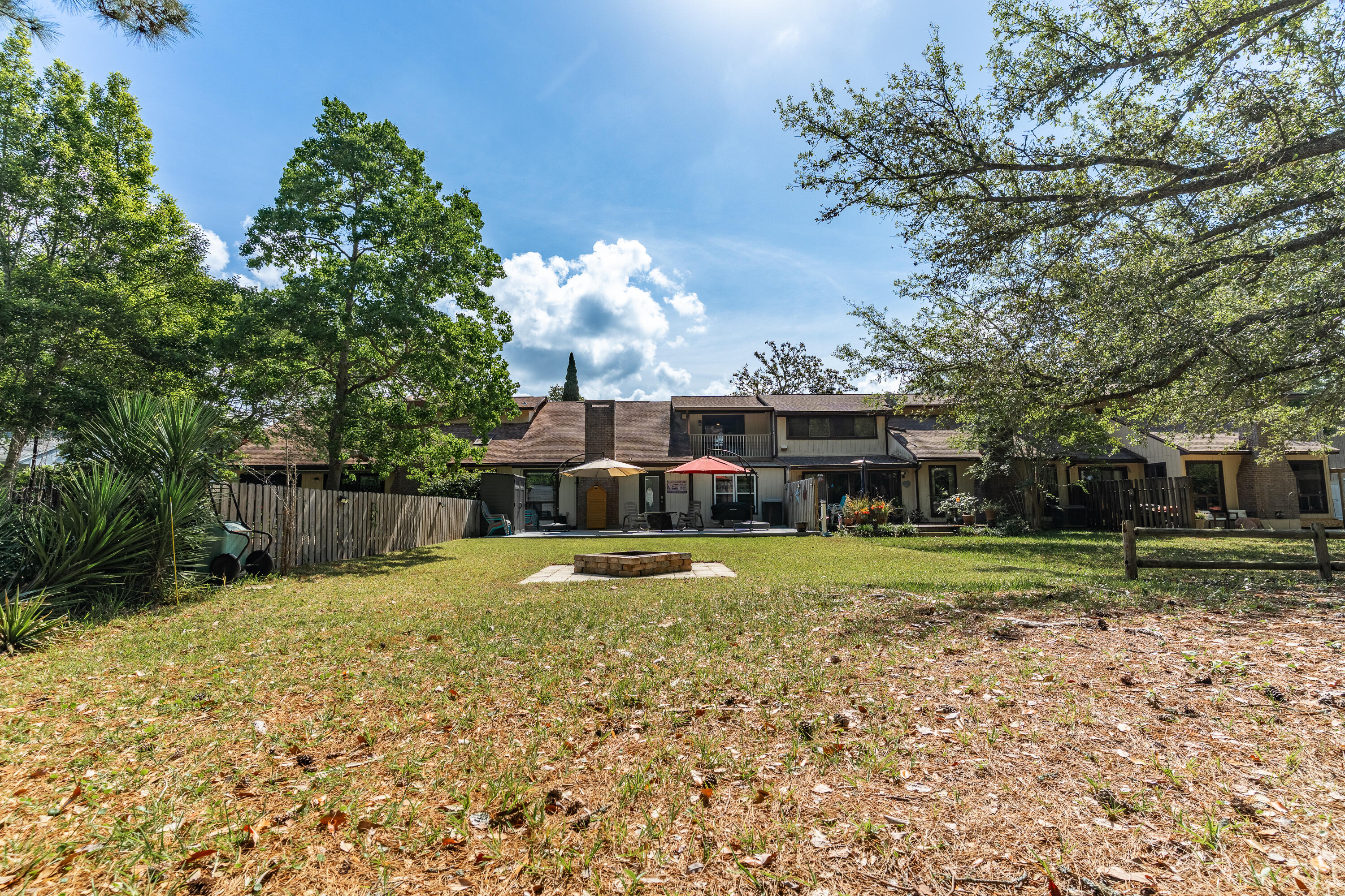 PINEWOOD ESTATES - Residential