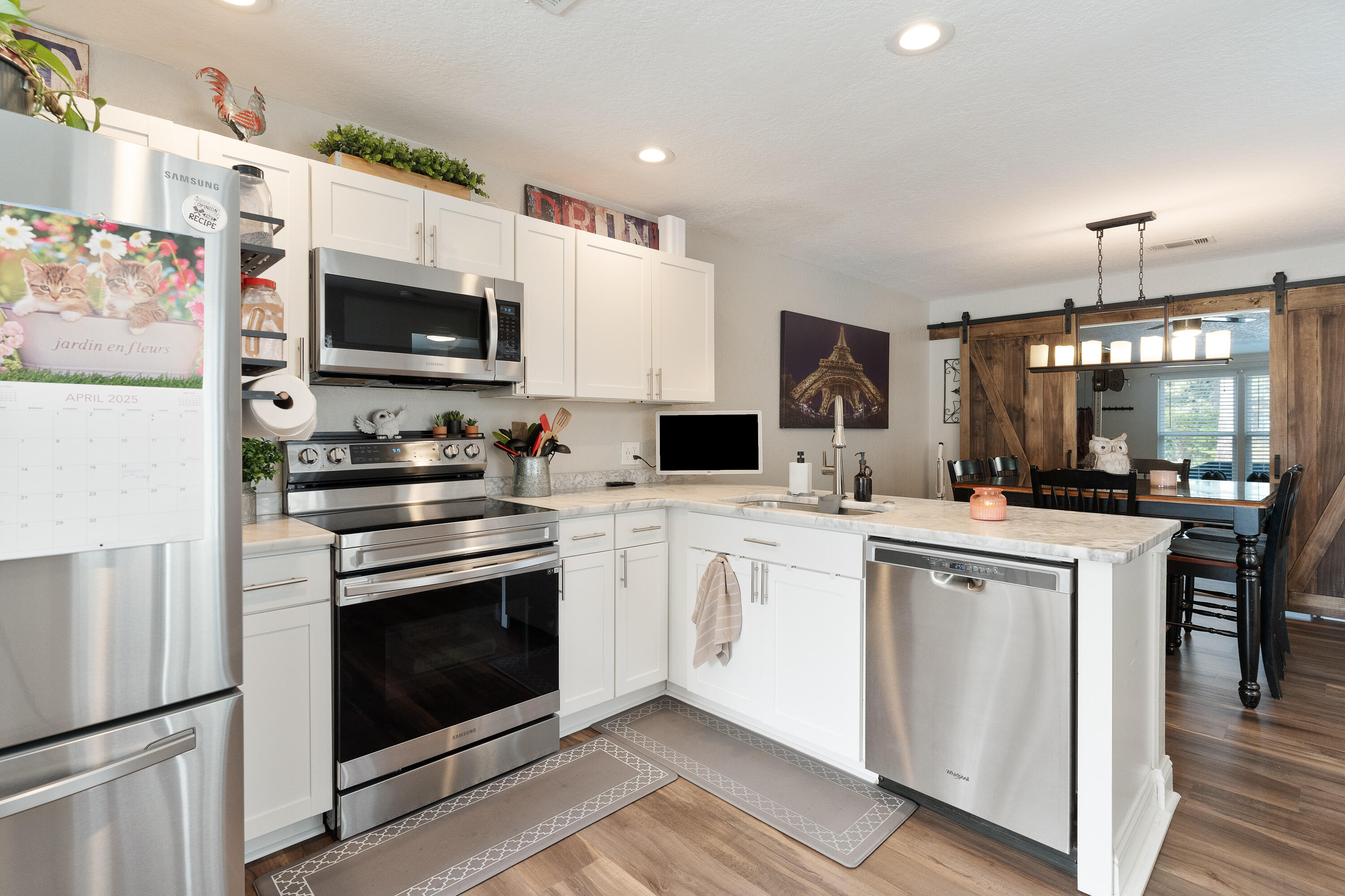 PINEWOOD ESTATES - Residential