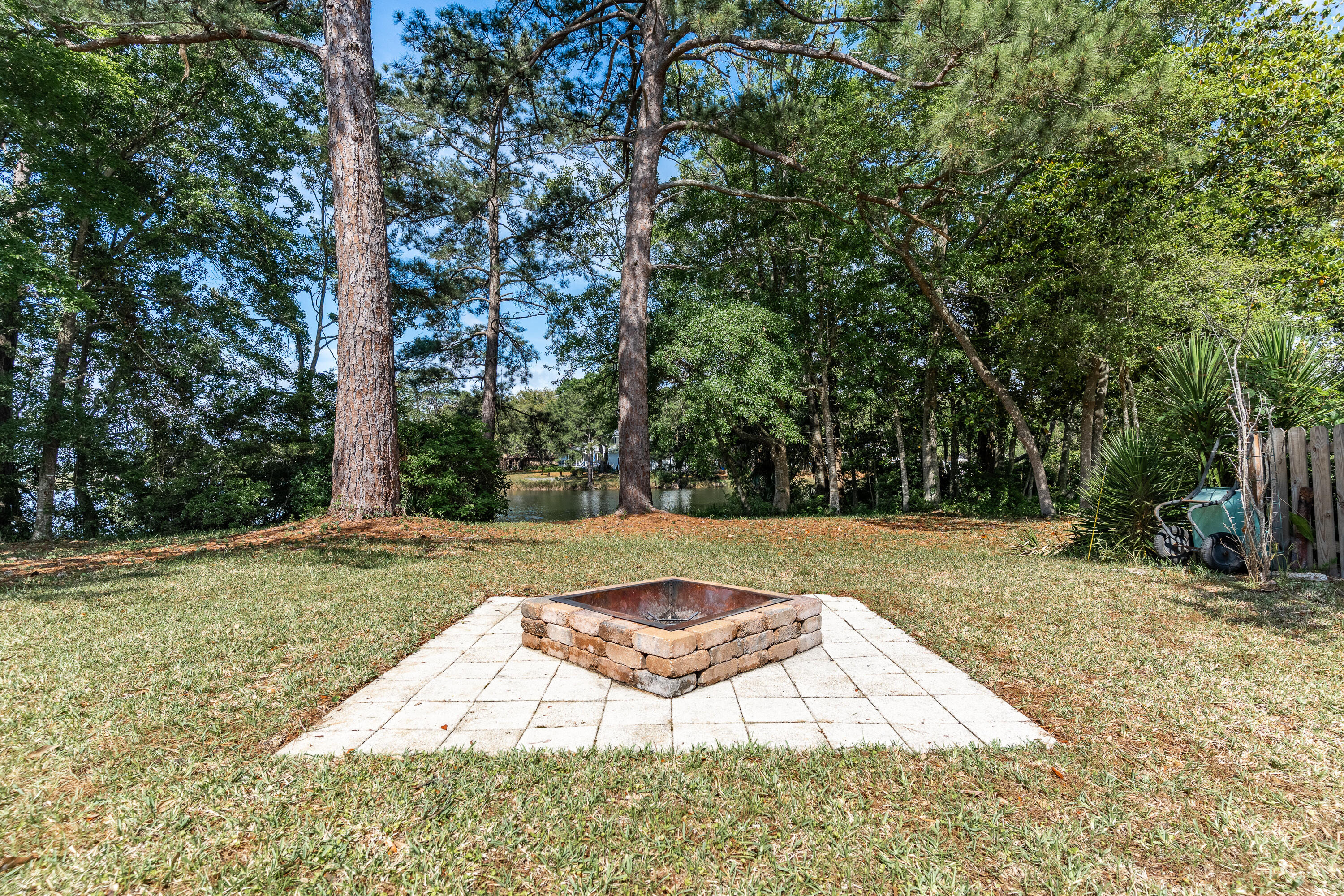 PINEWOOD ESTATES - Residential