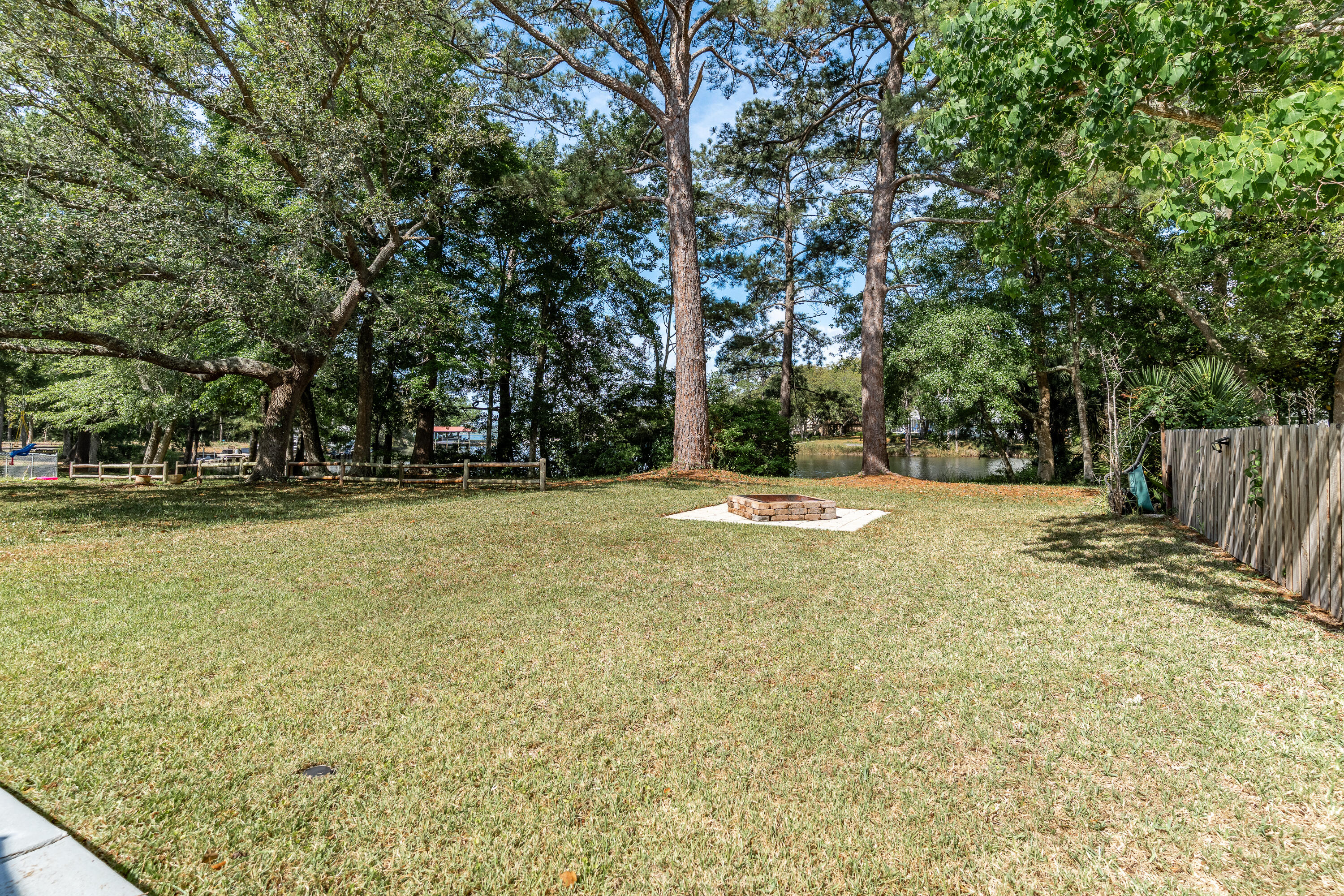 PINEWOOD ESTATES - Residential