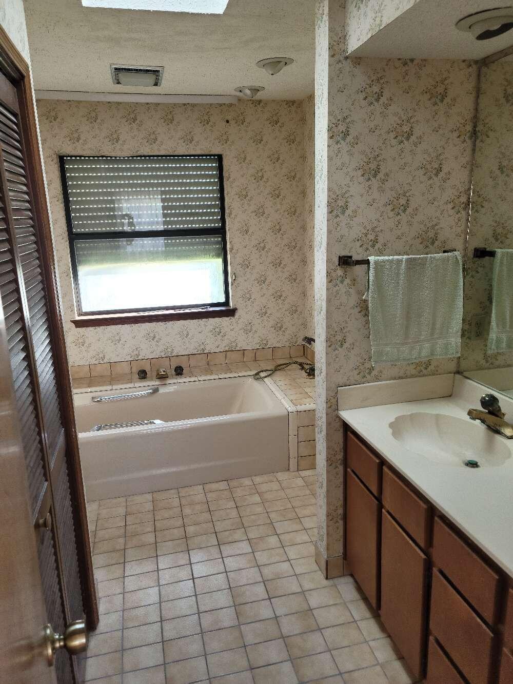 BAY PARK MANOR THE - Residential