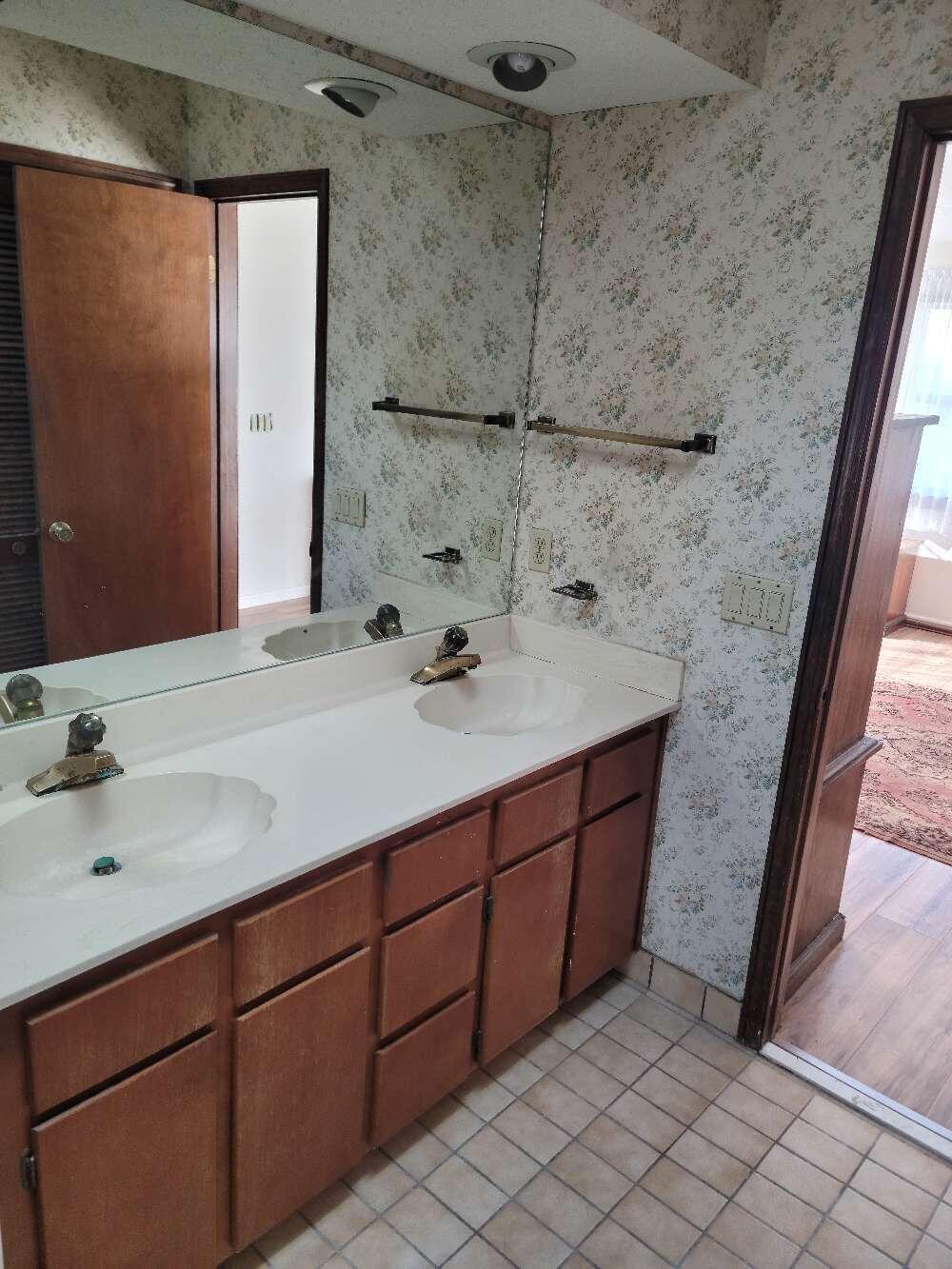 BAY PARK MANOR THE - Residential