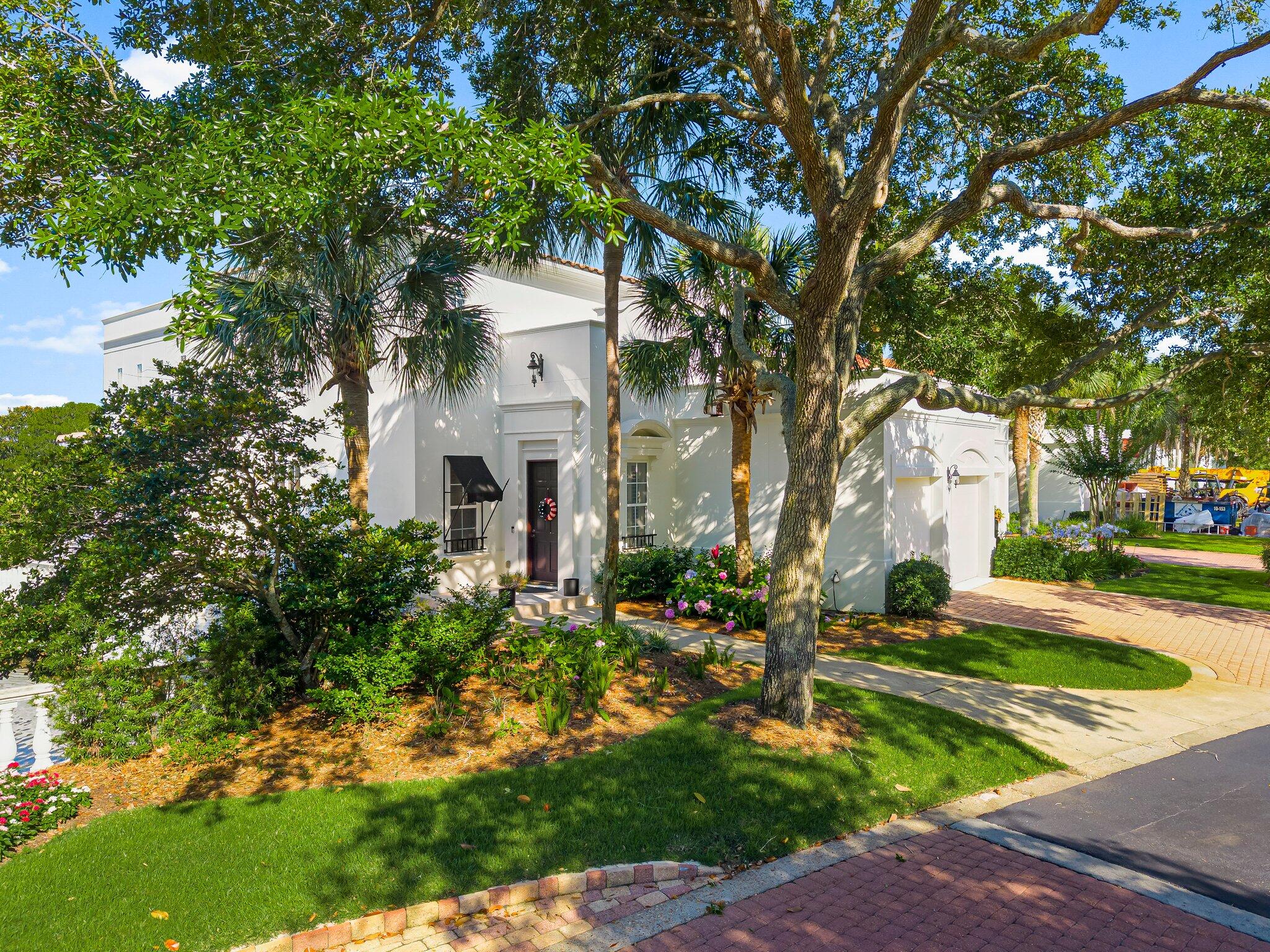 8062 Fountains Lane