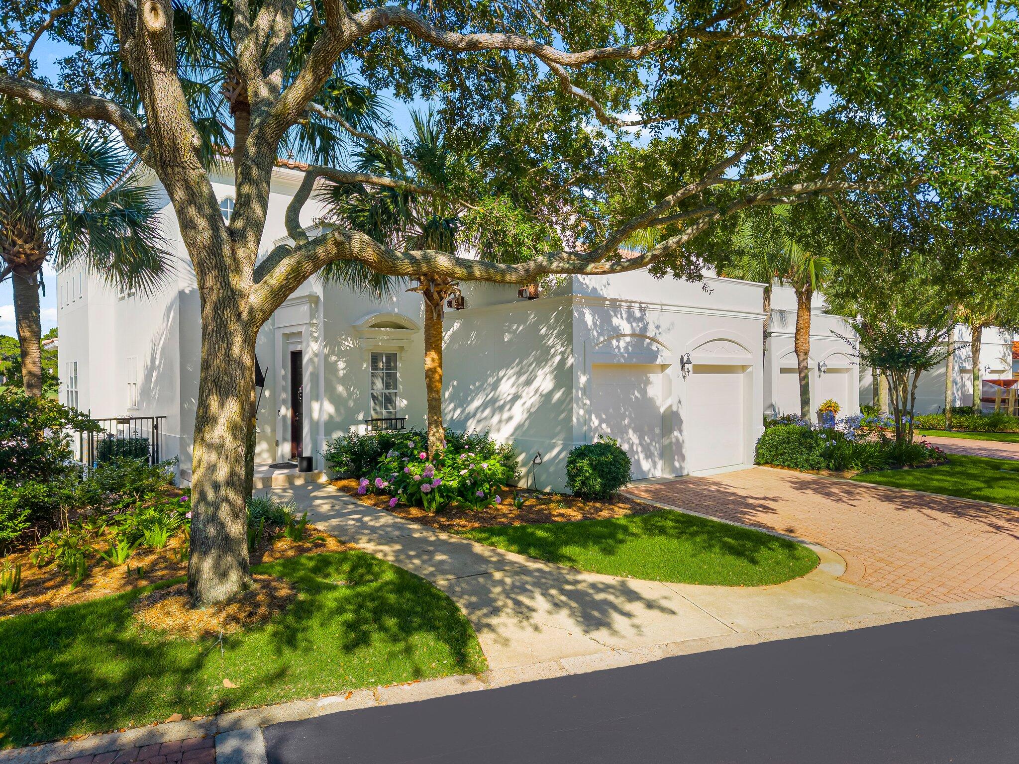 8062 Fountains Lane