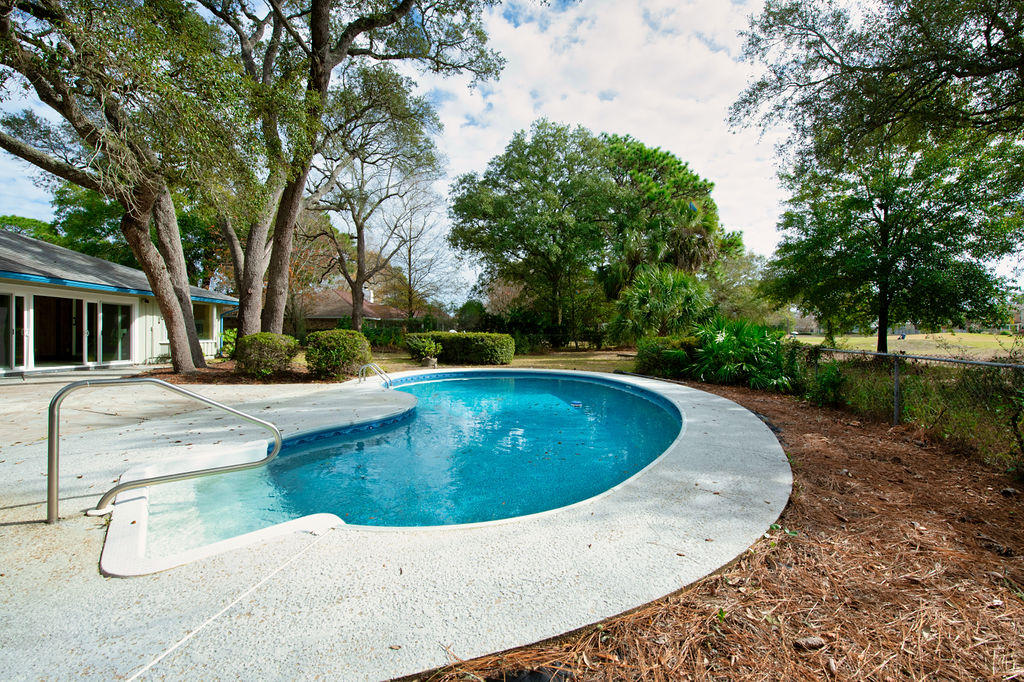 LAKE LORRAINE ESTATES - Residential