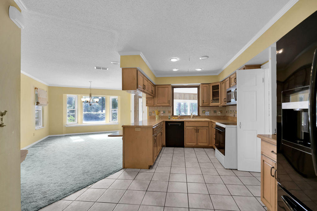 LAKE LORRAINE ESTATES - Residential